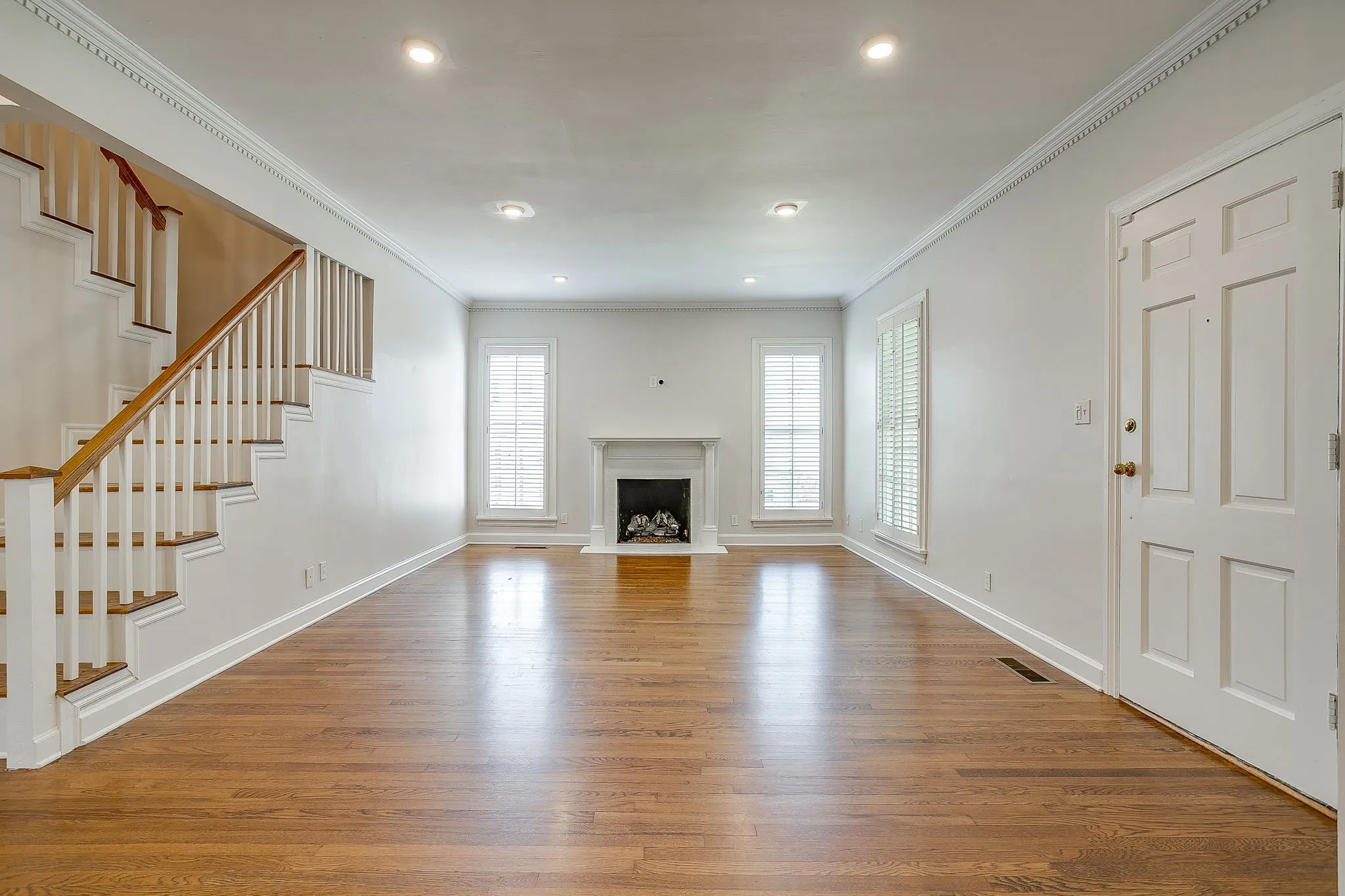 Single Family Residence For Sale in Tarrant County , 2553 Stadium Drive, Fort Worth, Texas 76109, 4 Bedroom, 3 Bathroom, 2 Garage spaces, 2,649 Sqft, built in 1935, mls#21350919, Real Estate Agent in Fort Worth, Homes For Sale in Tarrant county, Homes For Sale in Fort Worth, Realtor in Fort Worth Texas, Real Estate Brokerage Independent Realty Texas, Luminita Cordes Realtor