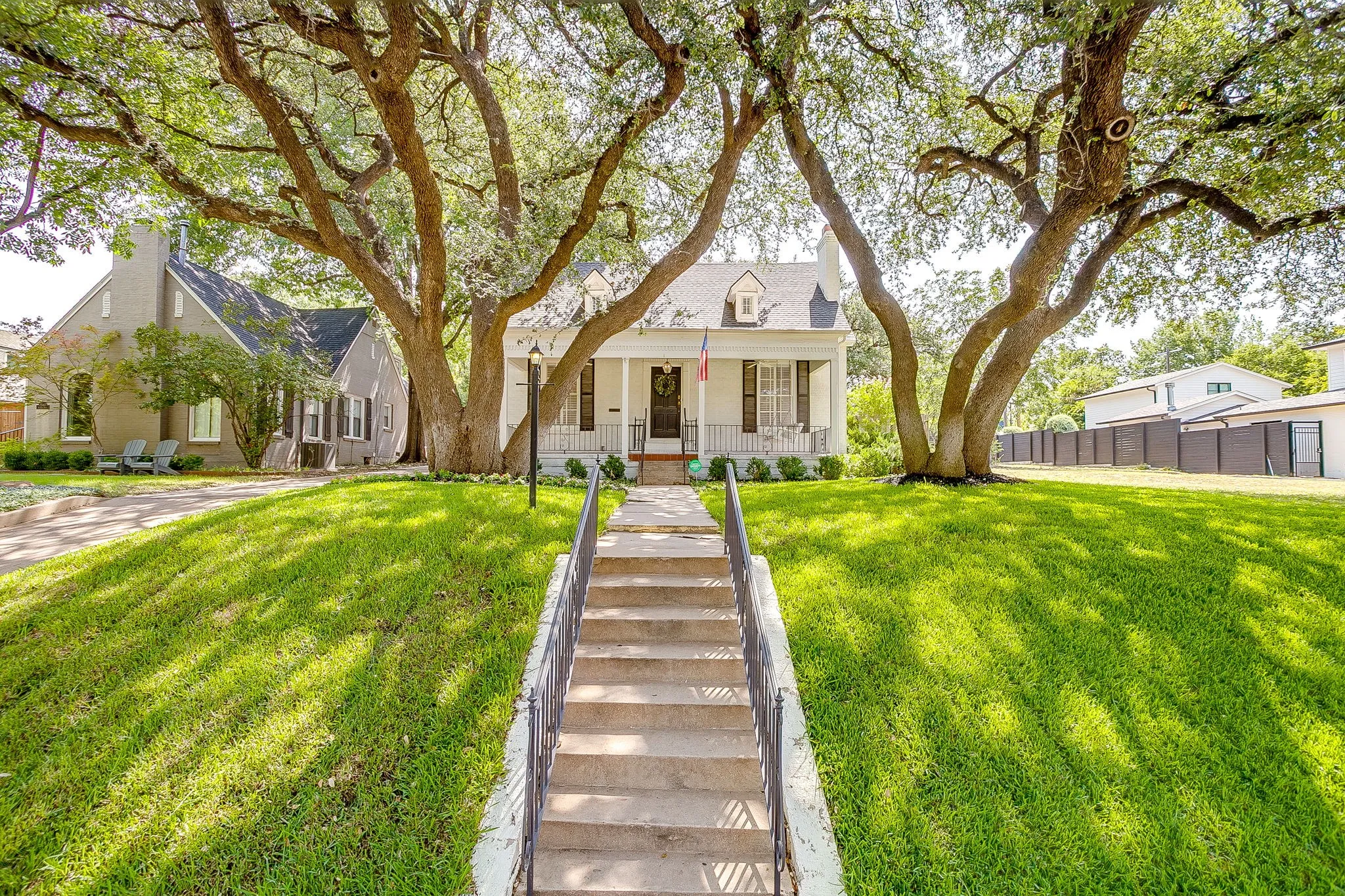 Single Family Residence For Sale in Tarrant County , 2553 Stadium Drive, Fort Worth, Texas 76109, 4 Bedroom, 3 Bathroom, 2 Garage spaces, 2,649 Sqft, built in 1935, mls#21350919, Real Estate Agent in Fort Worth, Homes For Sale in Tarrant county, Homes For Sale in Fort Worth, Realtor in Fort Worth Texas, Real Estate Brokerage Independent Realty Texas, Luminita Cordes Realtor