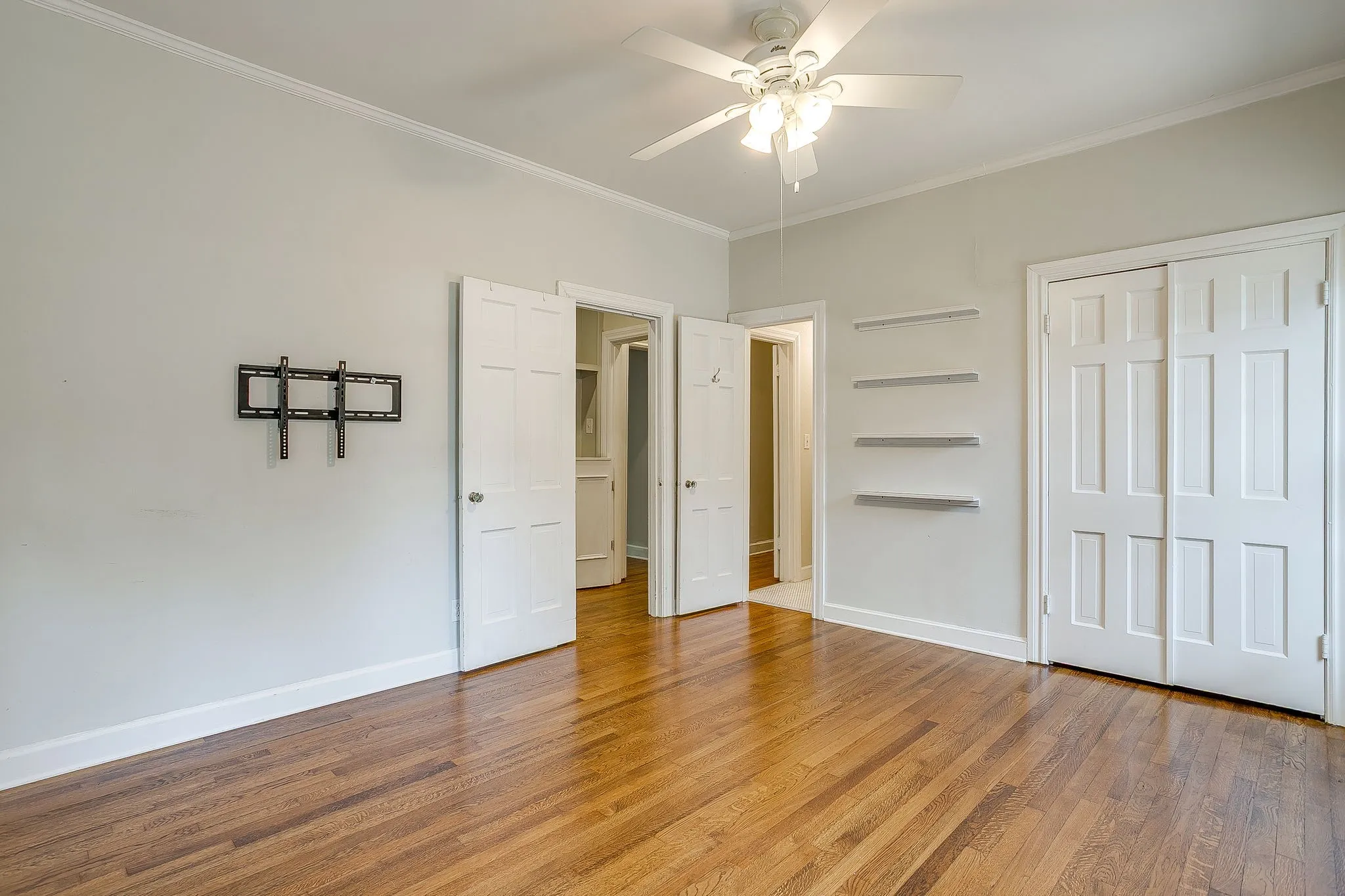 Single Family Residence For Sale in Tarrant County , 2553 Stadium Drive, Fort Worth, Texas 76109, 4 Bedroom, 3 Bathroom, 2 Garage spaces, 2,649 Sqft, built in 1935, mls#21350919, Real Estate Agent in Fort Worth, Homes For Sale in Tarrant county, Homes For Sale in Fort Worth, Realtor in Fort Worth Texas, Real Estate Brokerage Independent Realty Texas, Luminita Cordes Realtor