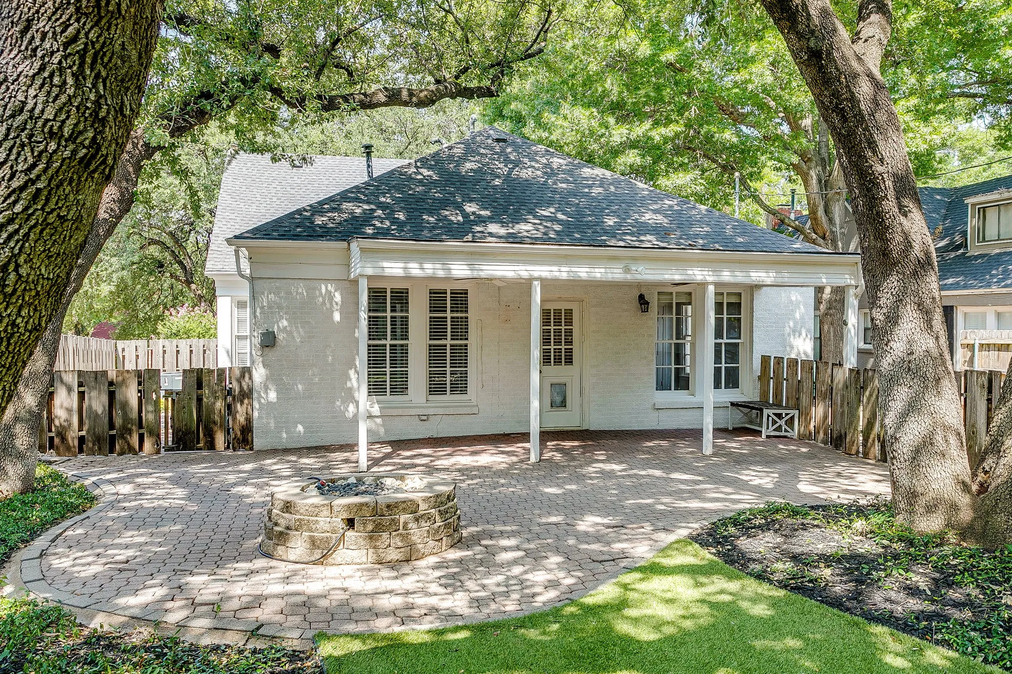 Single Family Residence For Sale in Tarrant County , 2553 Stadium Drive, Fort Worth, Texas 76109, 4 Bedroom, 3 Bathroom, 2 Garage spaces, 2,649 Sqft, built in 1935, mls#21350919, Real Estate Agent in Fort Worth, Homes For Sale in Tarrant county, Homes For Sale in Fort Worth, Realtor in Fort Worth Texas, Real Estate Brokerage Independent Realty Texas, Luminita Cordes Realtor
