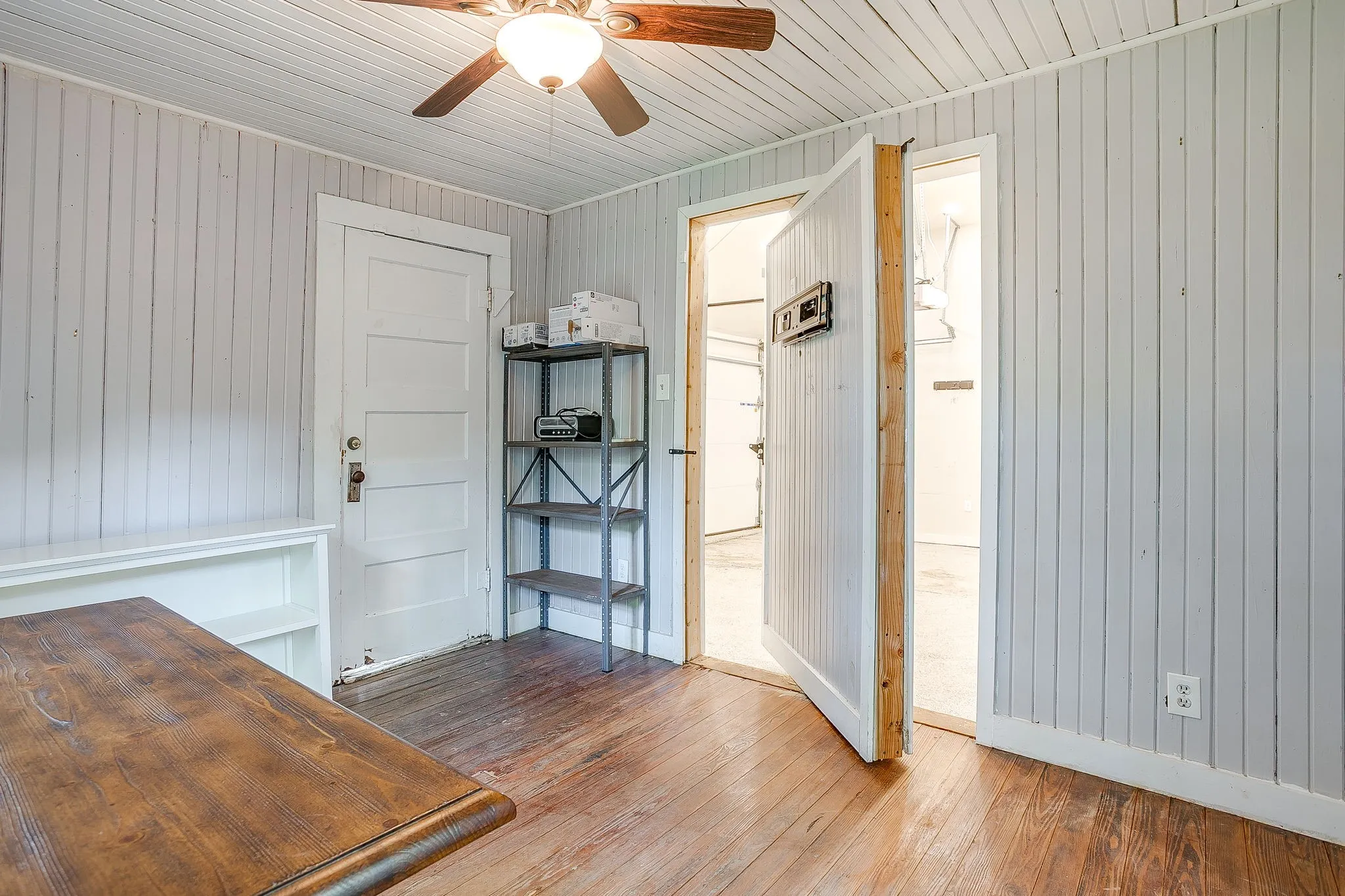 Single Family Residence For Sale in Tarrant County , 2553 Stadium Drive, Fort Worth, Texas 76109, 4 Bedroom, 3 Bathroom, 2 Garage spaces, 2,649 Sqft, built in 1935, mls#21350919, Real Estate Agent in Fort Worth, Homes For Sale in Tarrant county, Homes For Sale in Fort Worth, Realtor in Fort Worth Texas, Real Estate Brokerage Independent Realty Texas, Luminita Cordes Realtor