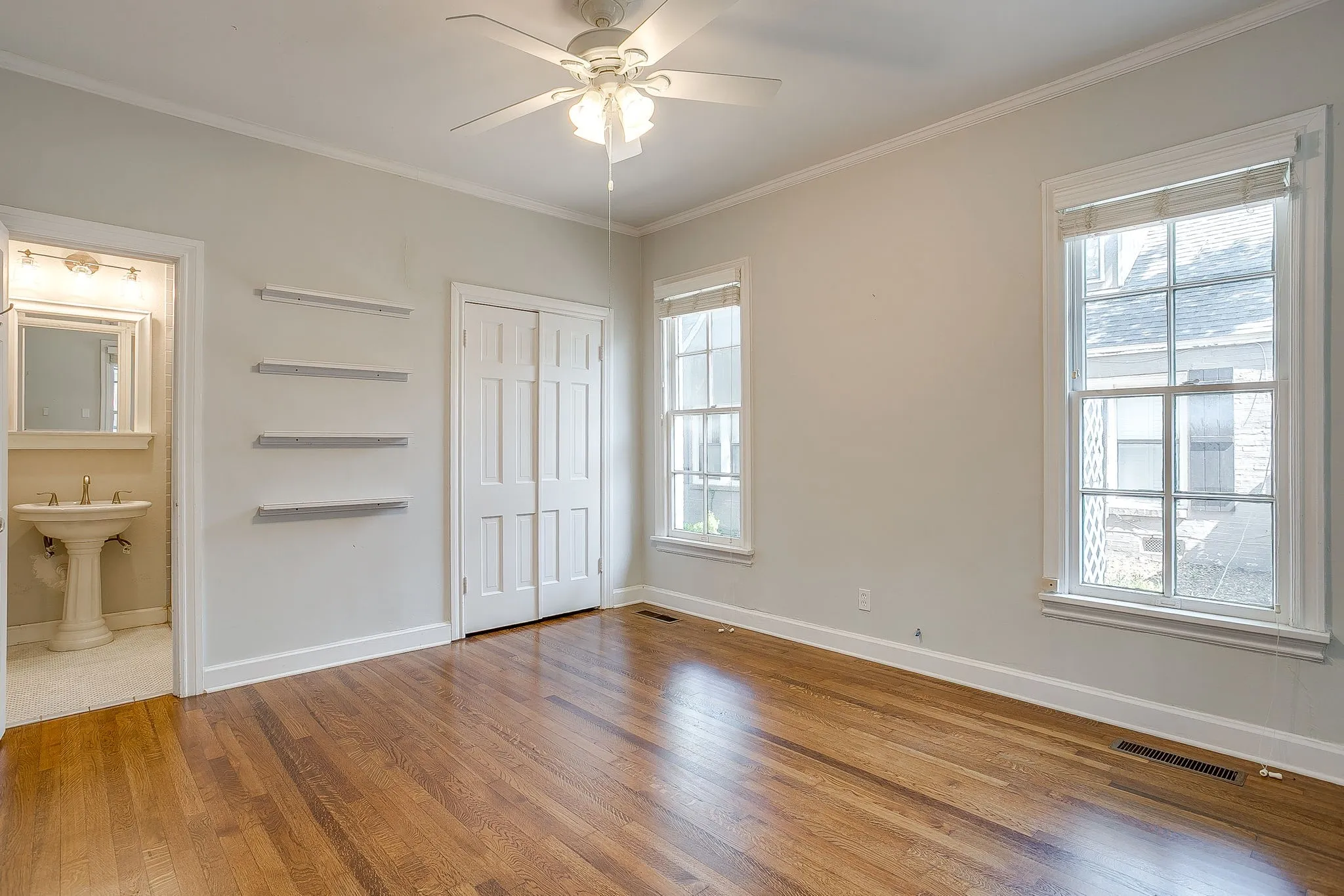 Single Family Residence For Sale in Tarrant County , 2553 Stadium Drive, Fort Worth, Texas 76109, 4 Bedroom, 3 Bathroom, 2 Garage spaces, 2,649 Sqft, built in 1935, mls#21350919, Real Estate Agent in Fort Worth, Homes For Sale in Tarrant county, Homes For Sale in Fort Worth, Realtor in Fort Worth Texas, Real Estate Brokerage Independent Realty Texas, Luminita Cordes Realtor