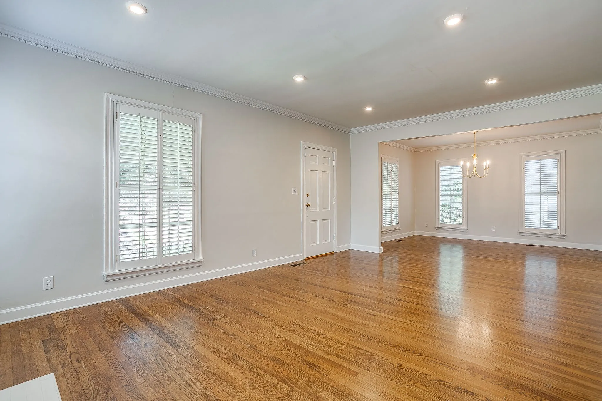 Single Family Residence For Sale in Tarrant County , 2553 Stadium Drive, Fort Worth, Texas 76109, 4 Bedroom, 3 Bathroom, 2 Garage spaces, 2,649 Sqft, built in 1935, mls#21350919, Real Estate Agent in Fort Worth, Homes For Sale in Tarrant county, Homes For Sale in Fort Worth, Realtor in Fort Worth Texas, Real Estate Brokerage Independent Realty Texas, Luminita Cordes Realtor