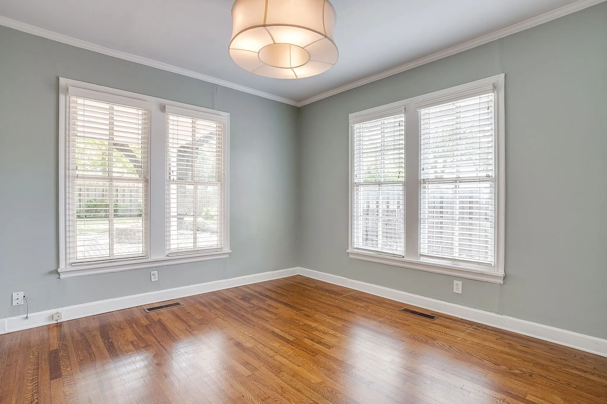Single Family Residence For Sale in Tarrant County , 2553 Stadium Drive, Fort Worth, Texas 76109, 4 Bedroom, 3 Bathroom, 2 Garage spaces, 2,649 Sqft, built in 1935, mls#21350919, Real Estate Agent in Fort Worth, Homes For Sale in Tarrant county, Homes For Sale in Fort Worth, Realtor in Fort Worth Texas, Real Estate Brokerage Independent Realty Texas, Luminita Cordes Realtor