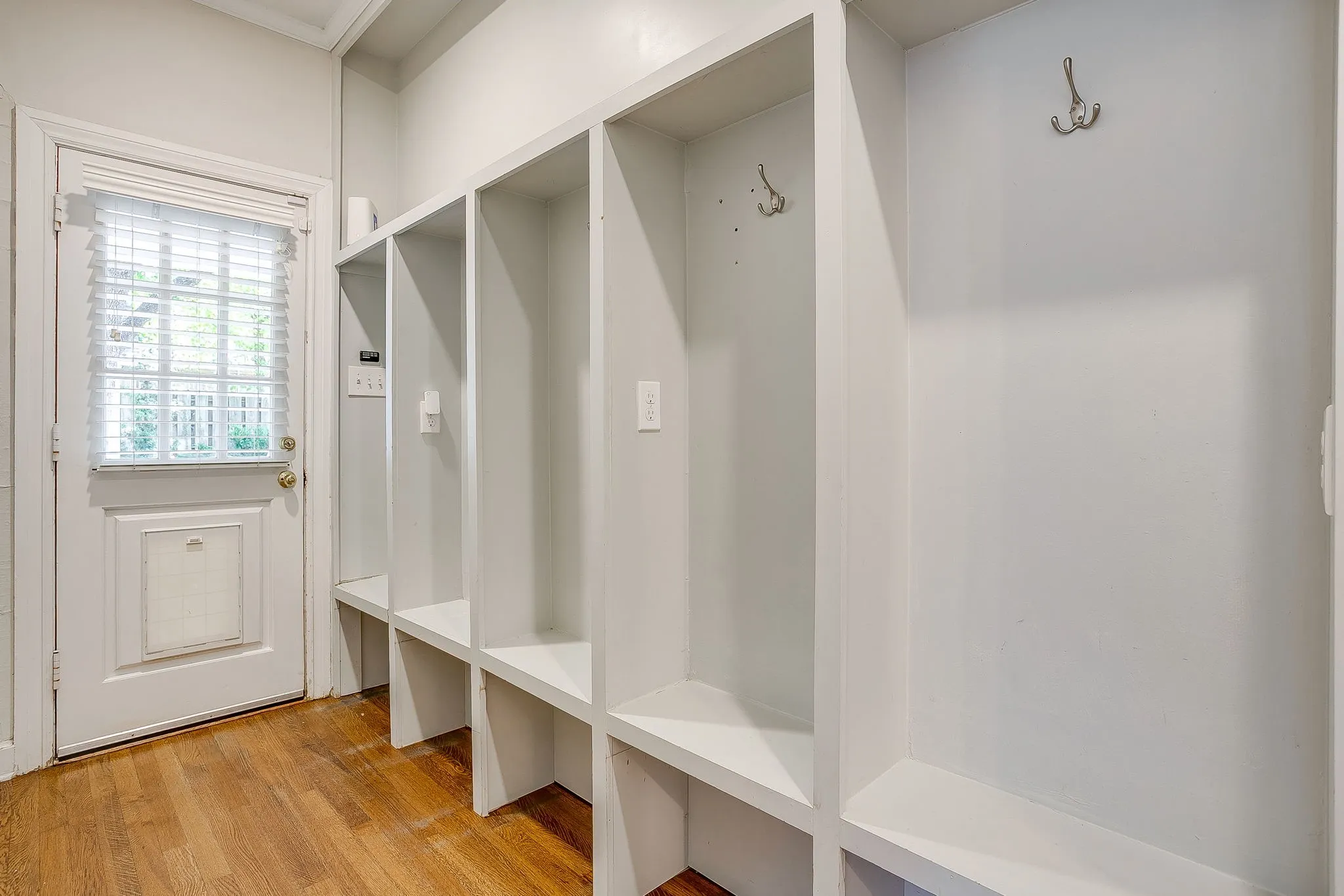 Single Family Residence For Sale in Tarrant County , 2553 Stadium Drive, Fort Worth, Texas 76109, 4 Bedroom, 3 Bathroom, 2 Garage spaces, 2,649 Sqft, built in 1935, mls#21350919, Real Estate Agent in Fort Worth, Homes For Sale in Tarrant county, Homes For Sale in Fort Worth, Realtor in Fort Worth Texas, Real Estate Brokerage Independent Realty Texas, Luminita Cordes Realtor