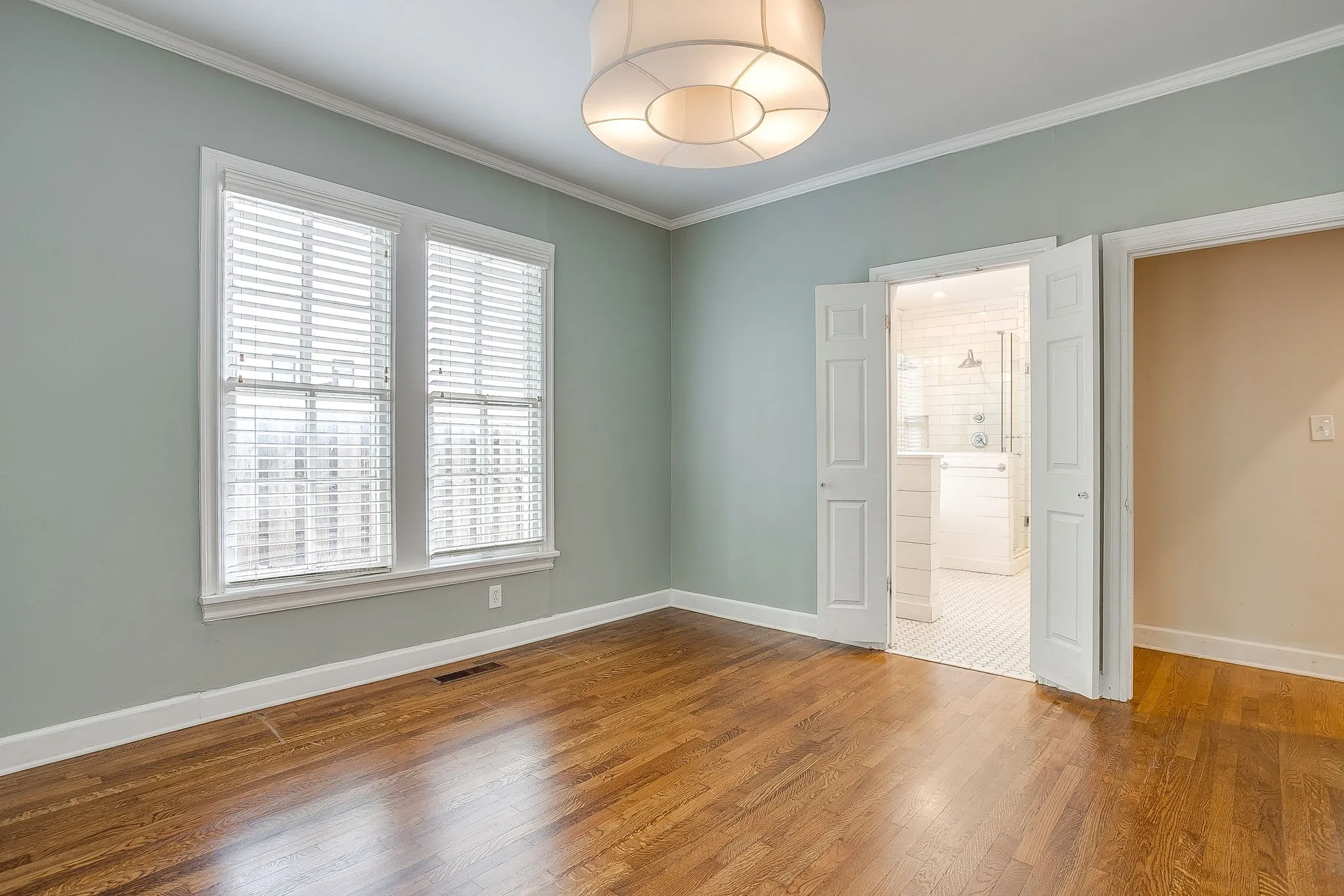Single Family Residence For Sale in Tarrant County , 2553 Stadium Drive, Fort Worth, Texas 76109, 4 Bedroom, 3 Bathroom, 2 Garage spaces, 2,649 Sqft, built in 1935, mls#21350919, Real Estate Agent in Fort Worth, Homes For Sale in Tarrant county, Homes For Sale in Fort Worth, Realtor in Fort Worth Texas, Real Estate Brokerage Independent Realty Texas, Luminita Cordes Realtor