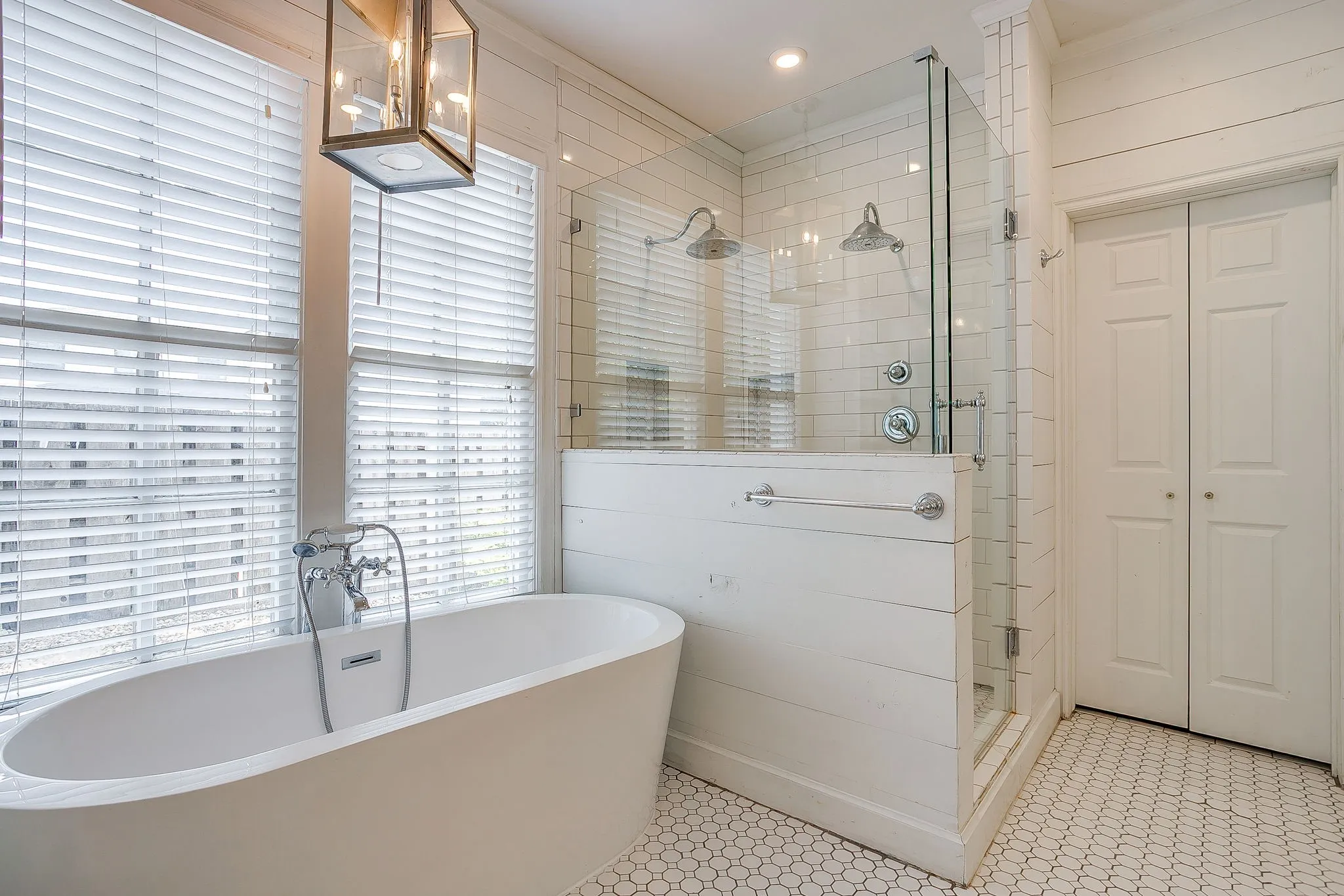 Single Family Residence For Sale in Tarrant County , 2553 Stadium Drive, Fort Worth, Texas 76109, 4 Bedroom, 3 Bathroom, 2 Garage spaces, 2,649 Sqft, built in 1935, mls#21350919, Real Estate Agent in Fort Worth, Homes For Sale in Tarrant county, Homes For Sale in Fort Worth, Realtor in Fort Worth Texas, Real Estate Brokerage Independent Realty Texas, Luminita Cordes Realtor