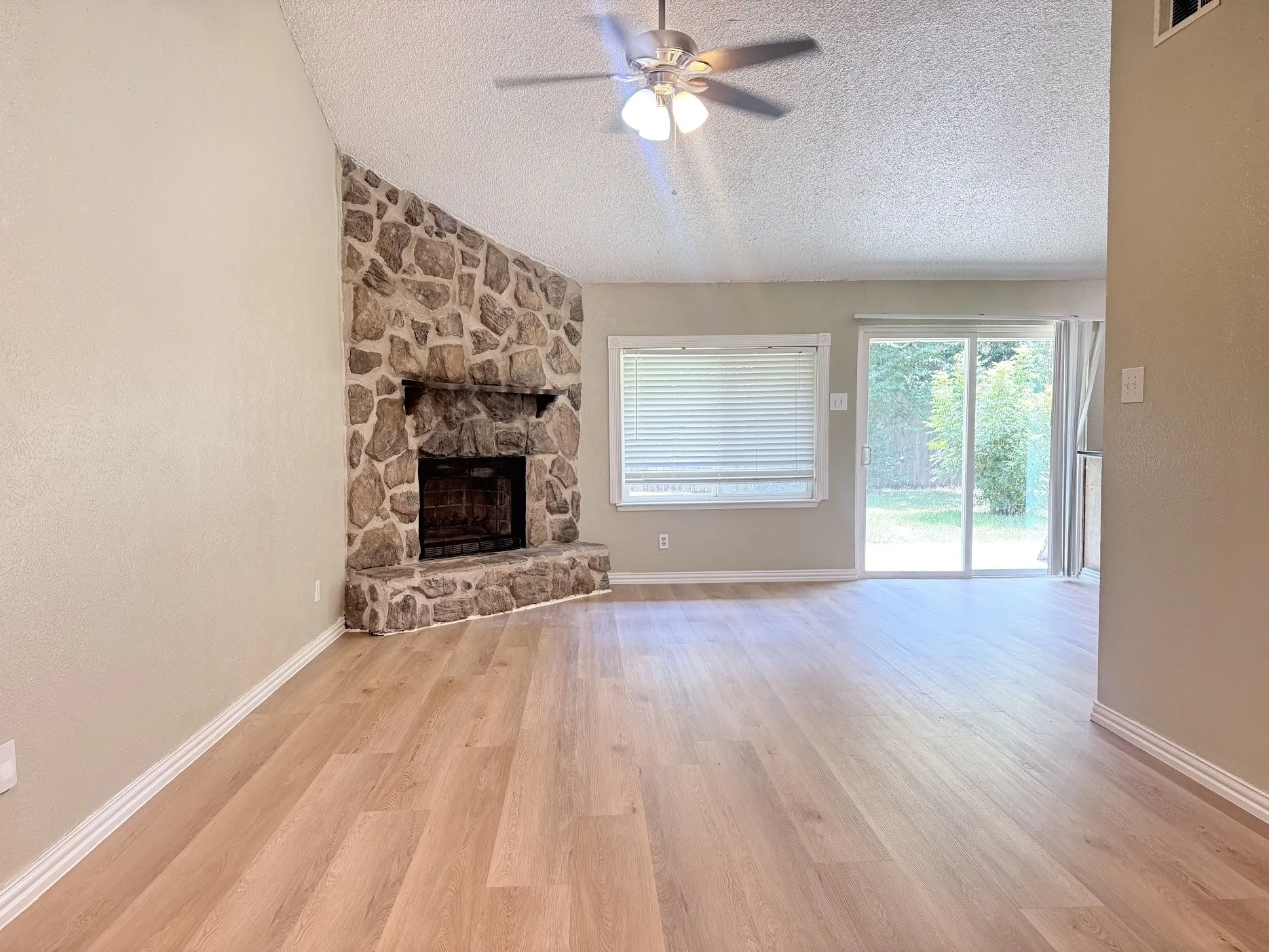 Single Family Residence For Rent in Dallas County , 2104 Sunrise Trail, Richardson, Texas 75081, 3 Bedroom, 2 Bathroom, 1 Garage spaces, 1,444 Sqft, built in 1970, mls#21354647, Real Estate Agent in Richardson, Homes For Rent in Dallas county, Homes For Rent in Richardson, Realtor in Richardson Texas, Real Estate Brokerage Independent Realty Texas, Luminita Cordes Realtor