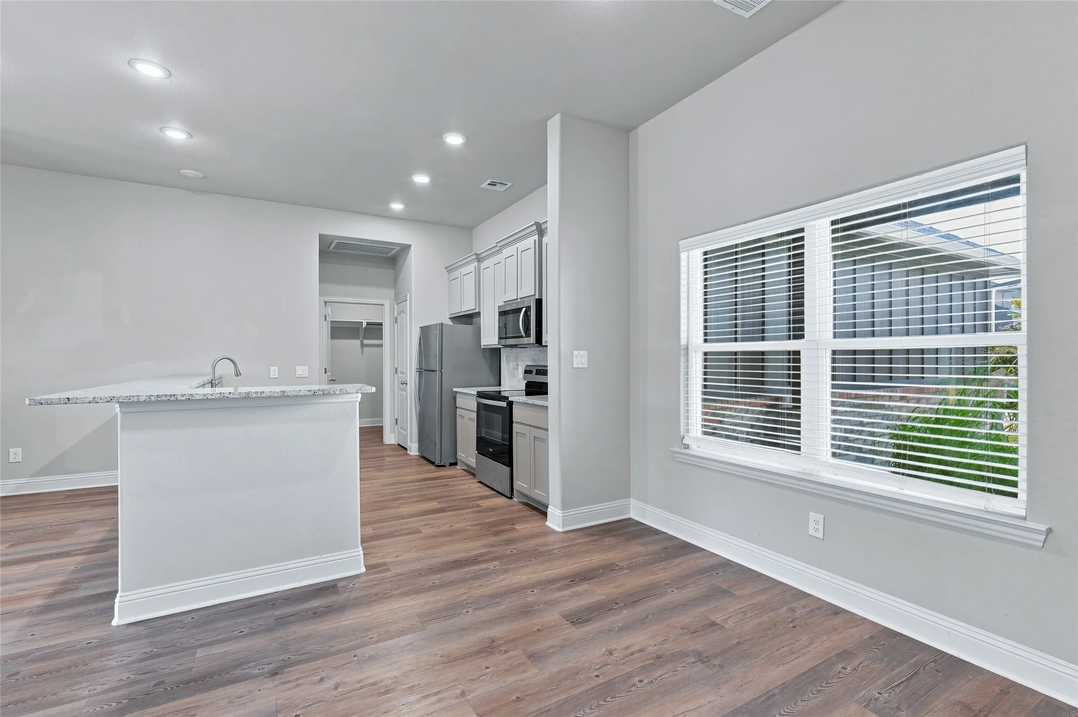 Single Family Residence For Sale in Grayson County , 2805 Tulip Drive, Sherman, Texas 75092, 3 Bedroom, 2 Bathroom, 2 Garage spaces, 1,575 Sqft, built in 2023, mls#21354699, Real Estate Agent in Sherman, Homes For Sale in Grayson county, Homes For Sale in Sherman, Realtor in Sherman Texas, Real Estate Brokerage Independent Realty Texas, Luminita Cordes Realtor