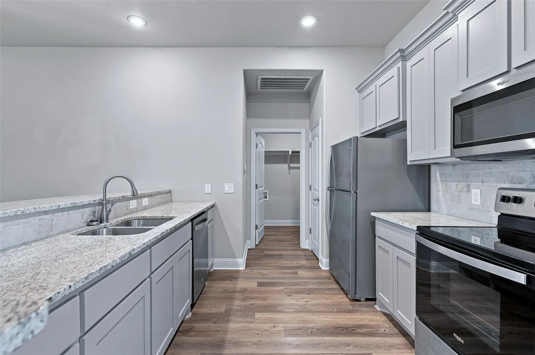 Single Family Residence For Sale in Grayson County , 2805 Tulip Drive, Sherman, Texas 75092, 3 Bedroom, 2 Bathroom, 2 Garage spaces, 1,575 Sqft, built in 2023, mls#21354699, Real Estate Agent in Sherman, Homes For Sale in Grayson county, Homes For Sale in Sherman, Realtor in Sherman Texas, Real Estate Brokerage Independent Realty Texas, Luminita Cordes Realtor
