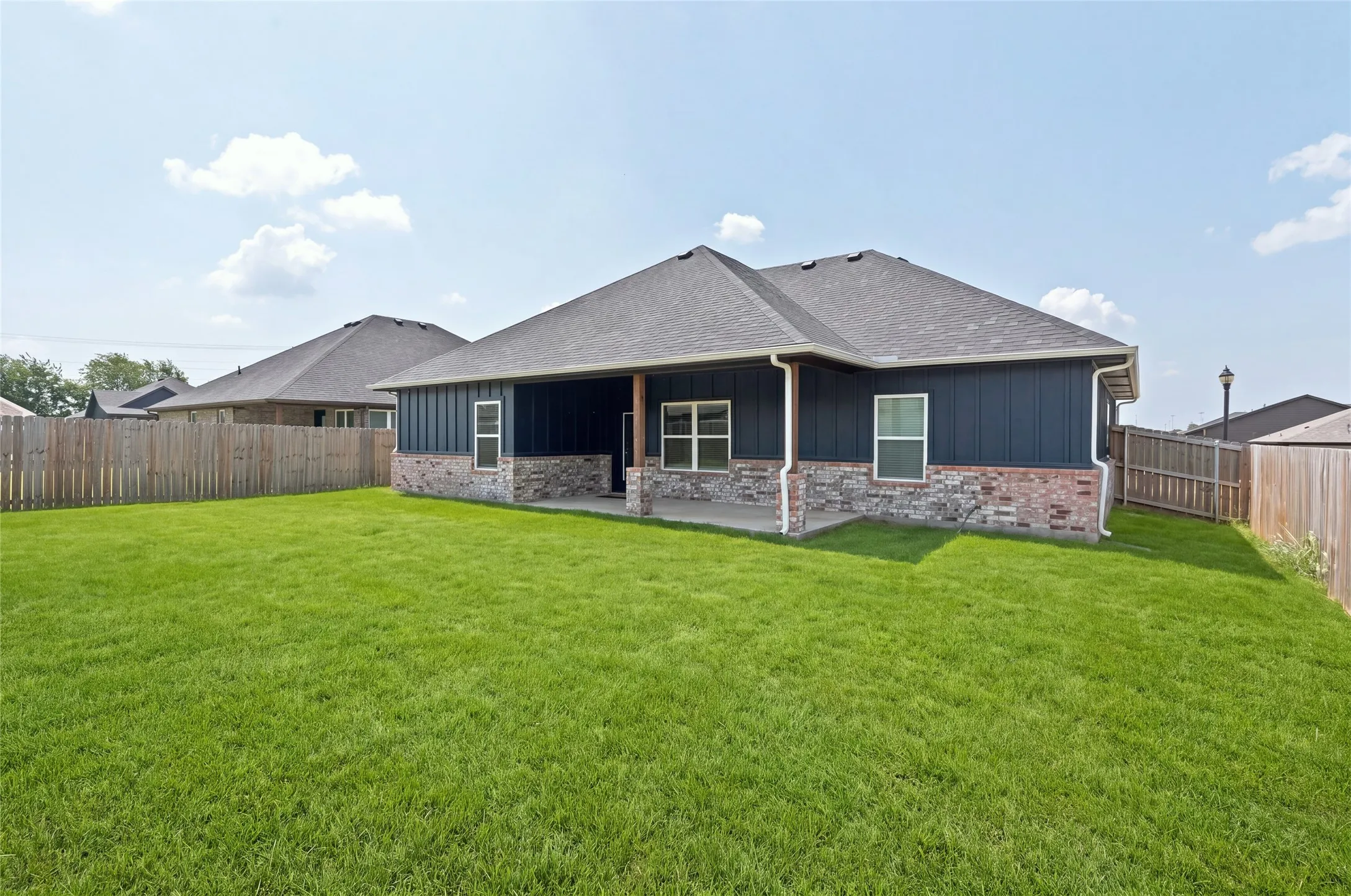 Single Family Residence For Sale in Grayson County , 2805 Tulip Drive, Sherman, Texas 75092, 3 Bedroom, 2 Bathroom, 2 Garage spaces, 1,575 Sqft, built in 2023, mls#21354699, Real Estate Agent in Sherman, Homes For Sale in Grayson county, Homes For Sale in Sherman, Realtor in Sherman Texas, Real Estate Brokerage Independent Realty Texas, Luminita Cordes Realtor