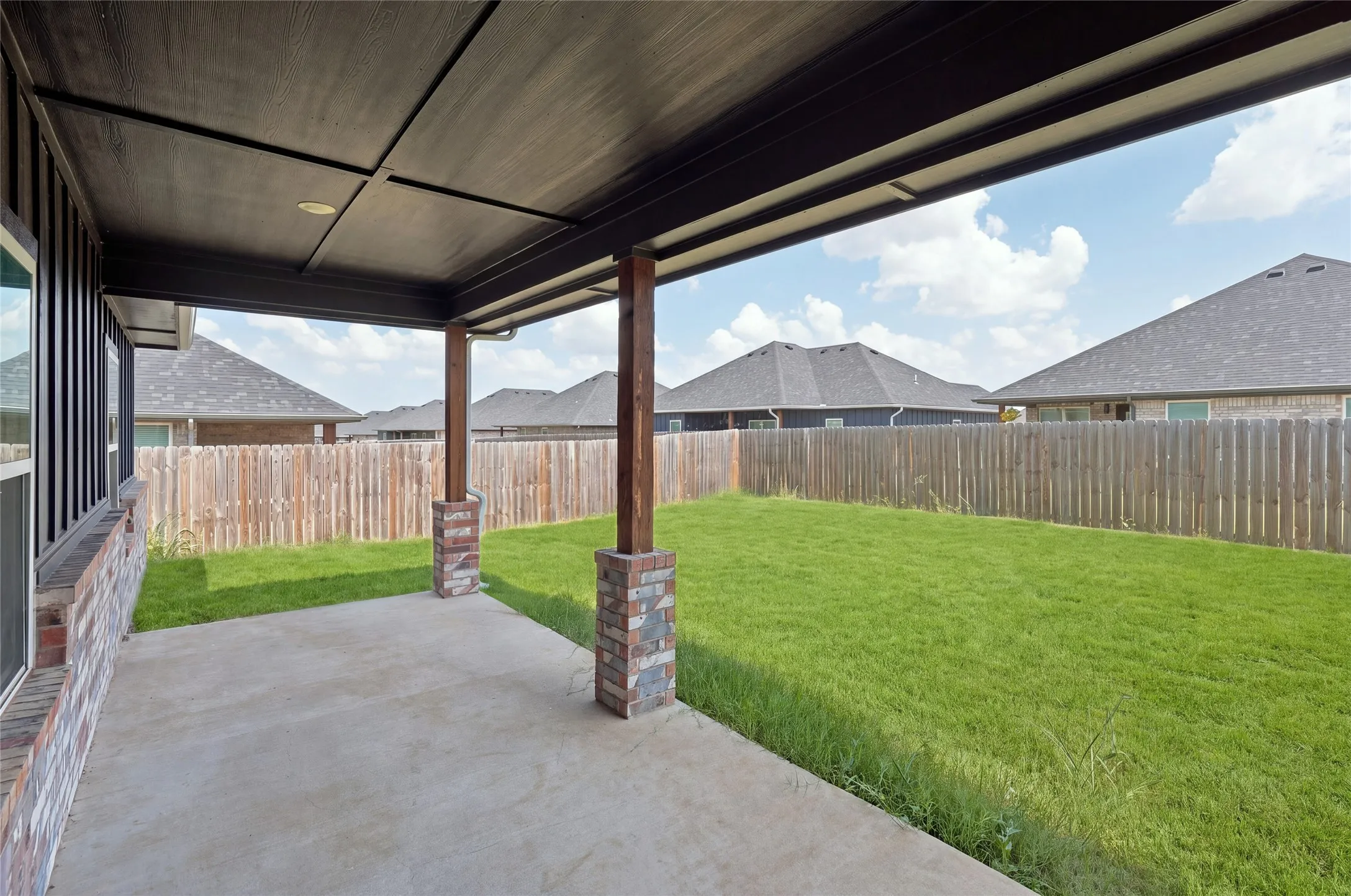 Single Family Residence For Sale in Grayson County , 2805 Tulip Drive, Sherman, Texas 75092, 3 Bedroom, 2 Bathroom, 2 Garage spaces, 1,575 Sqft, built in 2023, mls#21354699, Real Estate Agent in Sherman, Homes For Sale in Grayson county, Homes For Sale in Sherman, Realtor in Sherman Texas, Real Estate Brokerage Independent Realty Texas, Luminita Cordes Realtor