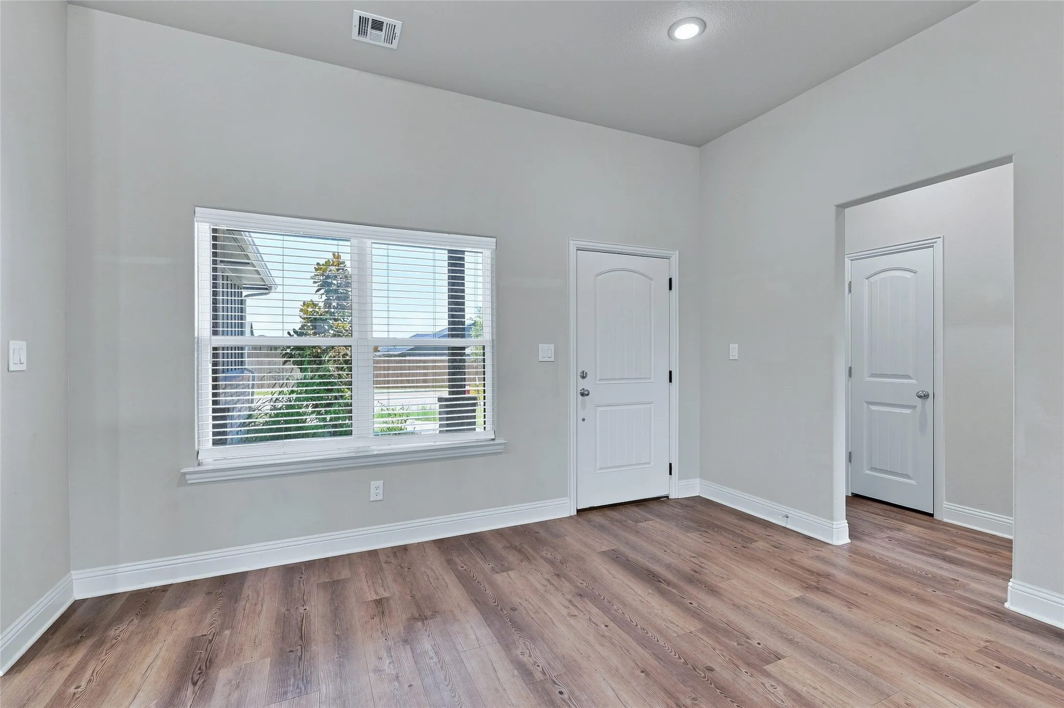 Single Family Residence For Sale in Grayson County , 2805 Tulip Drive, Sherman, Texas 75092, 3 Bedroom, 2 Bathroom, 2 Garage spaces, 1,575 Sqft, built in 2023, mls#21354699, Real Estate Agent in Sherman, Homes For Sale in Grayson county, Homes For Sale in Sherman, Realtor in Sherman Texas, Real Estate Brokerage Independent Realty Texas, Luminita Cordes Realtor