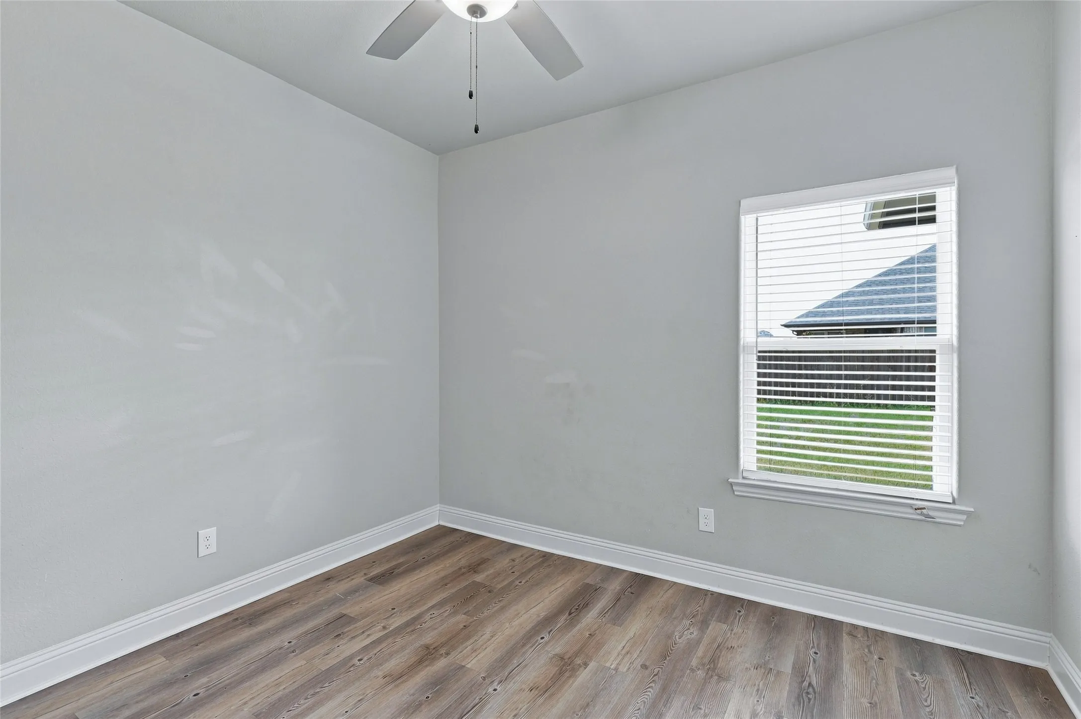 Single Family Residence For Sale in Grayson County , 2805 Tulip Drive, Sherman, Texas 75092, 3 Bedroom, 2 Bathroom, 2 Garage spaces, 1,575 Sqft, built in 2023, mls#21354699, Real Estate Agent in Sherman, Homes For Sale in Grayson county, Homes For Sale in Sherman, Realtor in Sherman Texas, Real Estate Brokerage Independent Realty Texas, Luminita Cordes Realtor
