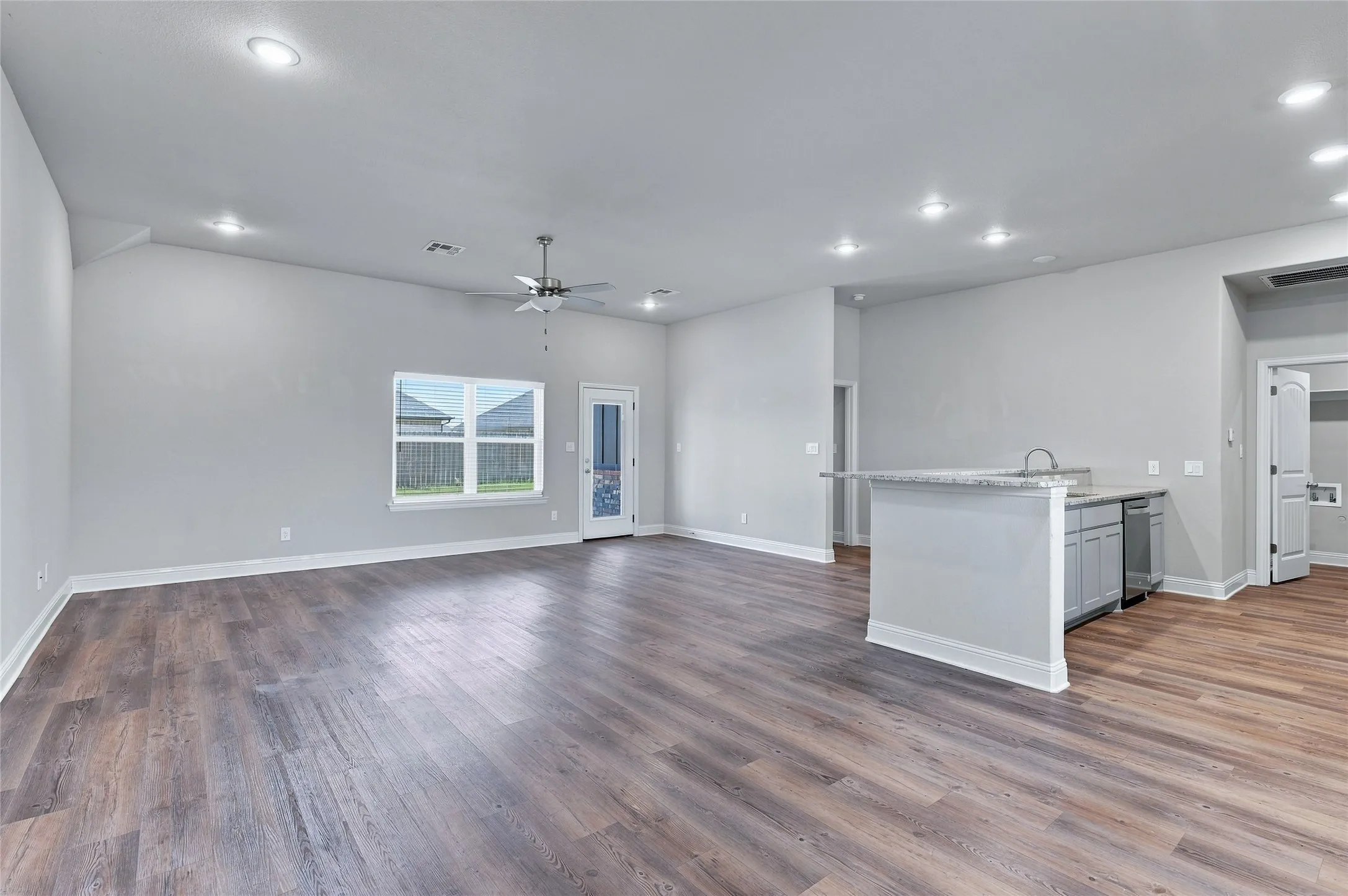 Single Family Residence For Sale in Grayson County , 2805 Tulip Drive, Sherman, Texas 75092, 3 Bedroom, 2 Bathroom, 2 Garage spaces, 1,575 Sqft, built in 2023, mls#21354699, Real Estate Agent in Sherman, Homes For Sale in Grayson county, Homes For Sale in Sherman, Realtor in Sherman Texas, Real Estate Brokerage Independent Realty Texas, Luminita Cordes Realtor