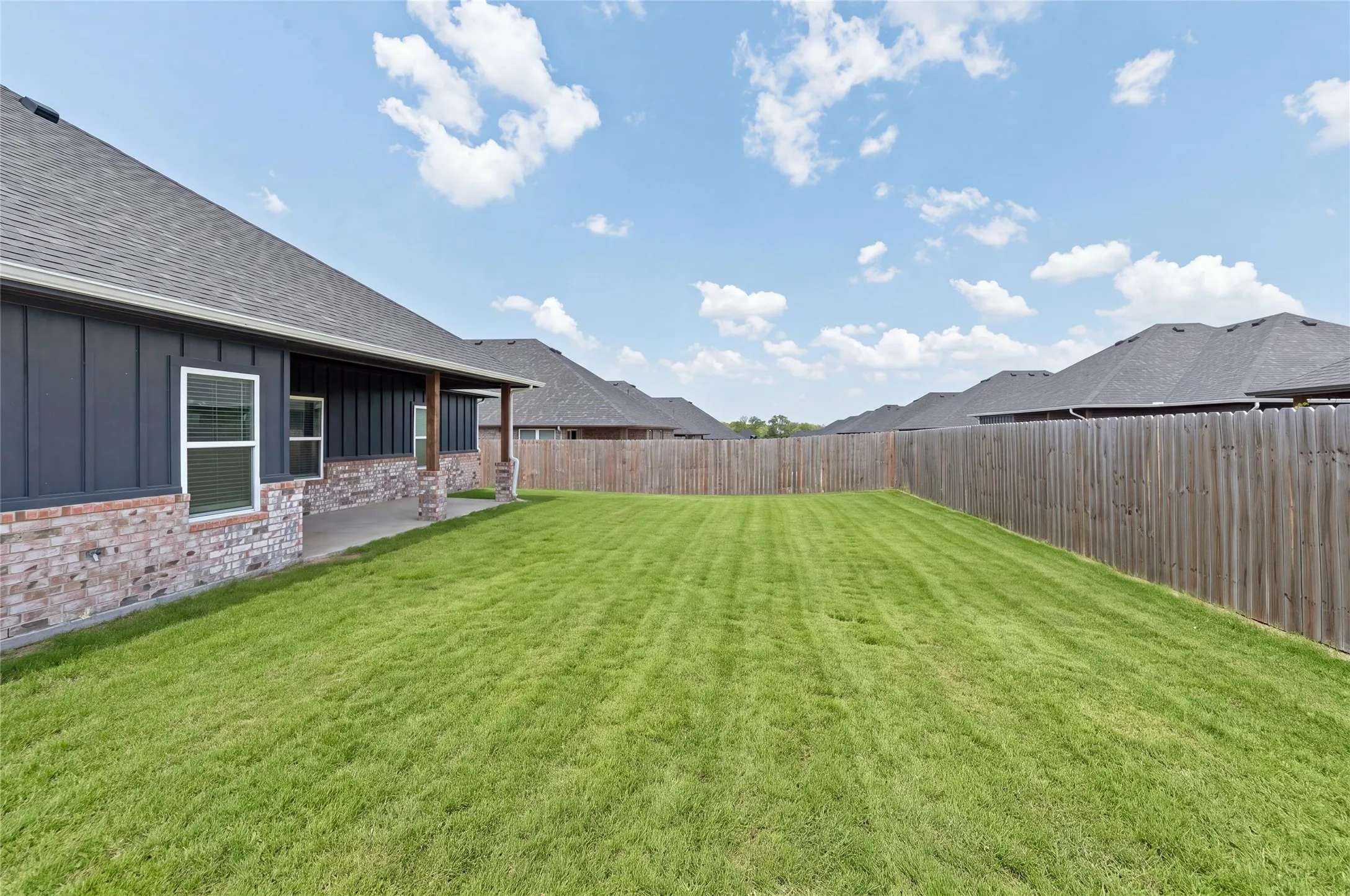 Single Family Residence For Sale in Grayson County , 2805 Tulip Drive, Sherman, Texas 75092, 3 Bedroom, 2 Bathroom, 2 Garage spaces, 1,575 Sqft, built in 2023, mls#21354699, Real Estate Agent in Sherman, Homes For Sale in Grayson county, Homes For Sale in Sherman, Realtor in Sherman Texas, Real Estate Brokerage Independent Realty Texas, Luminita Cordes Realtor