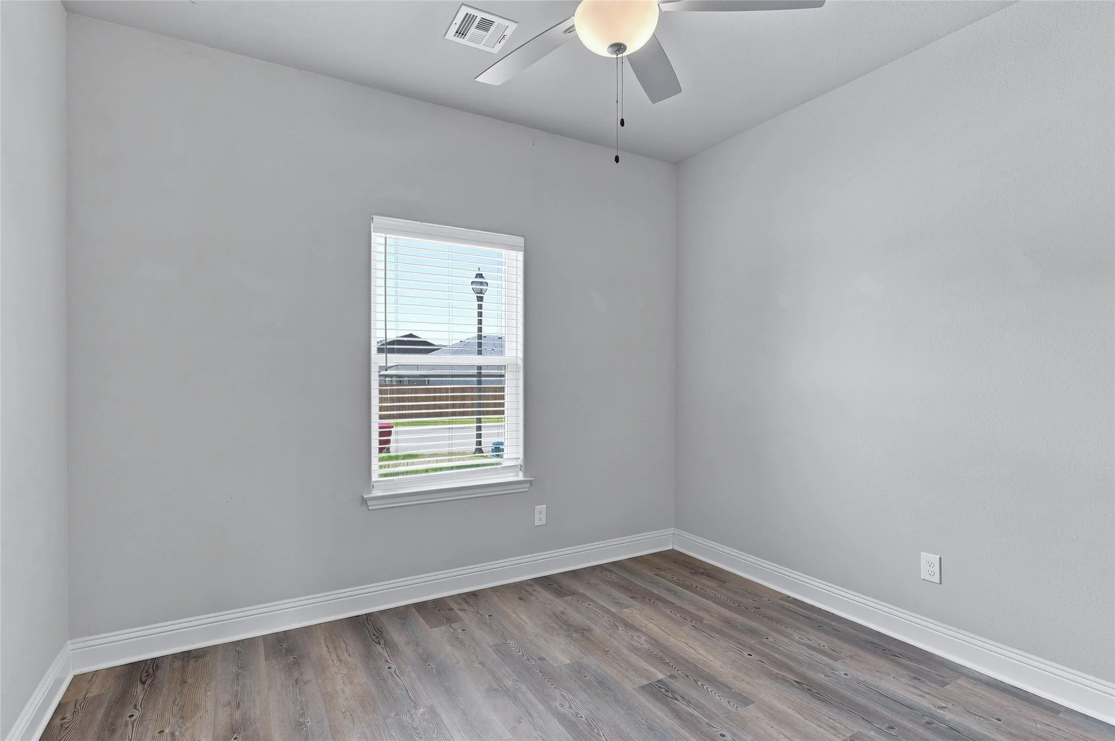 Single Family Residence For Sale in Grayson County , 2805 Tulip Drive, Sherman, Texas 75092, 3 Bedroom, 2 Bathroom, 2 Garage spaces, 1,575 Sqft, built in 2023, mls#21354699, Real Estate Agent in Sherman, Homes For Sale in Grayson county, Homes For Sale in Sherman, Realtor in Sherman Texas, Real Estate Brokerage Independent Realty Texas, Luminita Cordes Realtor