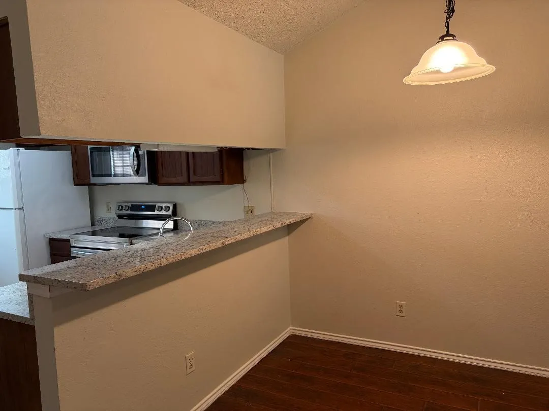 Duplex For Rent in Tarrant County , 2909 Kathleen Lane, Euless, Texas 76039, 2 Bedroom, 2 Bathroom, Garage spaces, 1,072 Sqft, built in 1983, mls#21354795, Real Estate Agent in Euless, Homes For Rent in Tarrant county, Homes For Rent in Euless, Realtor in Euless Texas, Real Estate Brokerage Independent Realty Texas, Luminita Cordes Realtor