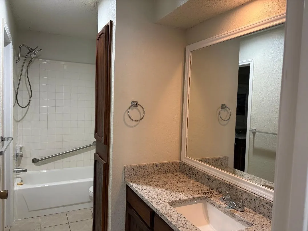 Duplex For Rent in Tarrant County , 2909 Kathleen Lane, Euless, Texas 76039, 2 Bedroom, 2 Bathroom, Garage spaces, 1,072 Sqft, built in 1983, mls#21354795, Real Estate Agent in Euless, Homes For Rent in Tarrant county, Homes For Rent in Euless, Realtor in Euless Texas, Real Estate Brokerage Independent Realty Texas, Luminita Cordes Realtor