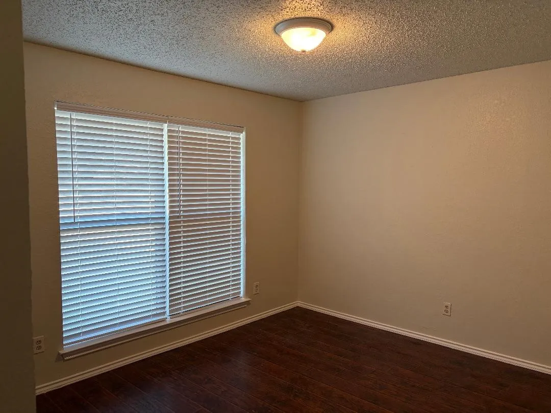Duplex For Rent in Tarrant County , 2909 Kathleen Lane, Euless, Texas 76039, 2 Bedroom, 2 Bathroom, Garage spaces, 1,072 Sqft, built in 1983, mls#21354795, Real Estate Agent in Euless, Homes For Rent in Tarrant county, Homes For Rent in Euless, Realtor in Euless Texas, Real Estate Brokerage Independent Realty Texas, Luminita Cordes Realtor
