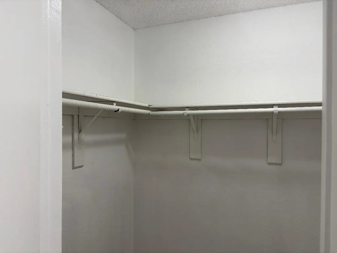 Duplex For Rent in Tarrant County , 2909 Kathleen Lane, Euless, Texas 76039, 2 Bedroom, 2 Bathroom, Garage spaces, 1,072 Sqft, built in 1983, mls#21354795, Real Estate Agent in Euless, Homes For Rent in Tarrant county, Homes For Rent in Euless, Realtor in Euless Texas, Real Estate Brokerage Independent Realty Texas, Luminita Cordes Realtor