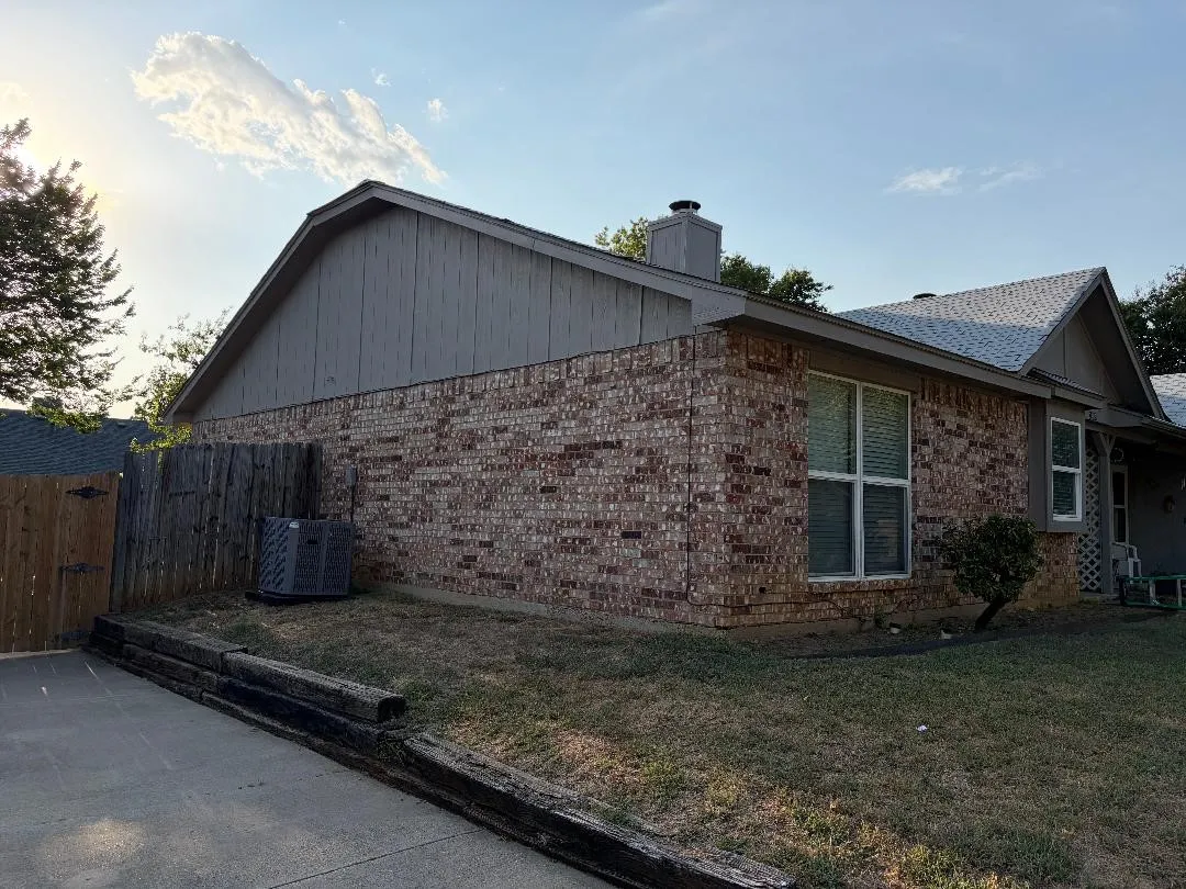 Duplex For Rent in Tarrant County , 2909 Kathleen Lane, Euless, Texas 76039, 2 Bedroom, 2 Bathroom, Garage spaces, 1,072 Sqft, built in 1983, mls#21354795, Real Estate Agent in Euless, Homes For Rent in Tarrant county, Homes For Rent in Euless, Realtor in Euless Texas, Real Estate Brokerage Independent Realty Texas, Luminita Cordes Realtor