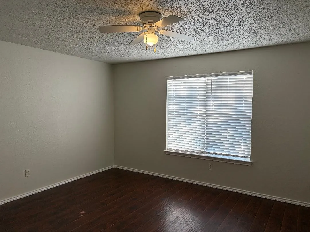 Duplex For Rent in Tarrant County , 2909 Kathleen Lane, Euless, Texas 76039, 2 Bedroom, 2 Bathroom, Garage spaces, 1,072 Sqft, built in 1983, mls#21354795, Real Estate Agent in Euless, Homes For Rent in Tarrant county, Homes For Rent in Euless, Realtor in Euless Texas, Real Estate Brokerage Independent Realty Texas, Luminita Cordes Realtor