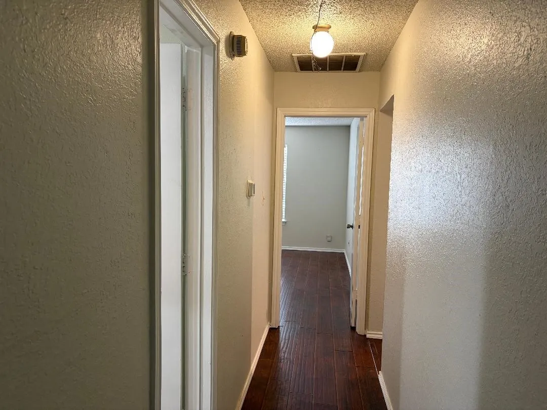 Duplex For Rent in Tarrant County , 2909 Kathleen Lane, Euless, Texas 76039, 2 Bedroom, 2 Bathroom, Garage spaces, 1,072 Sqft, built in 1983, mls#21354795, Real Estate Agent in Euless, Homes For Rent in Tarrant county, Homes For Rent in Euless, Realtor in Euless Texas, Real Estate Brokerage Independent Realty Texas, Luminita Cordes Realtor