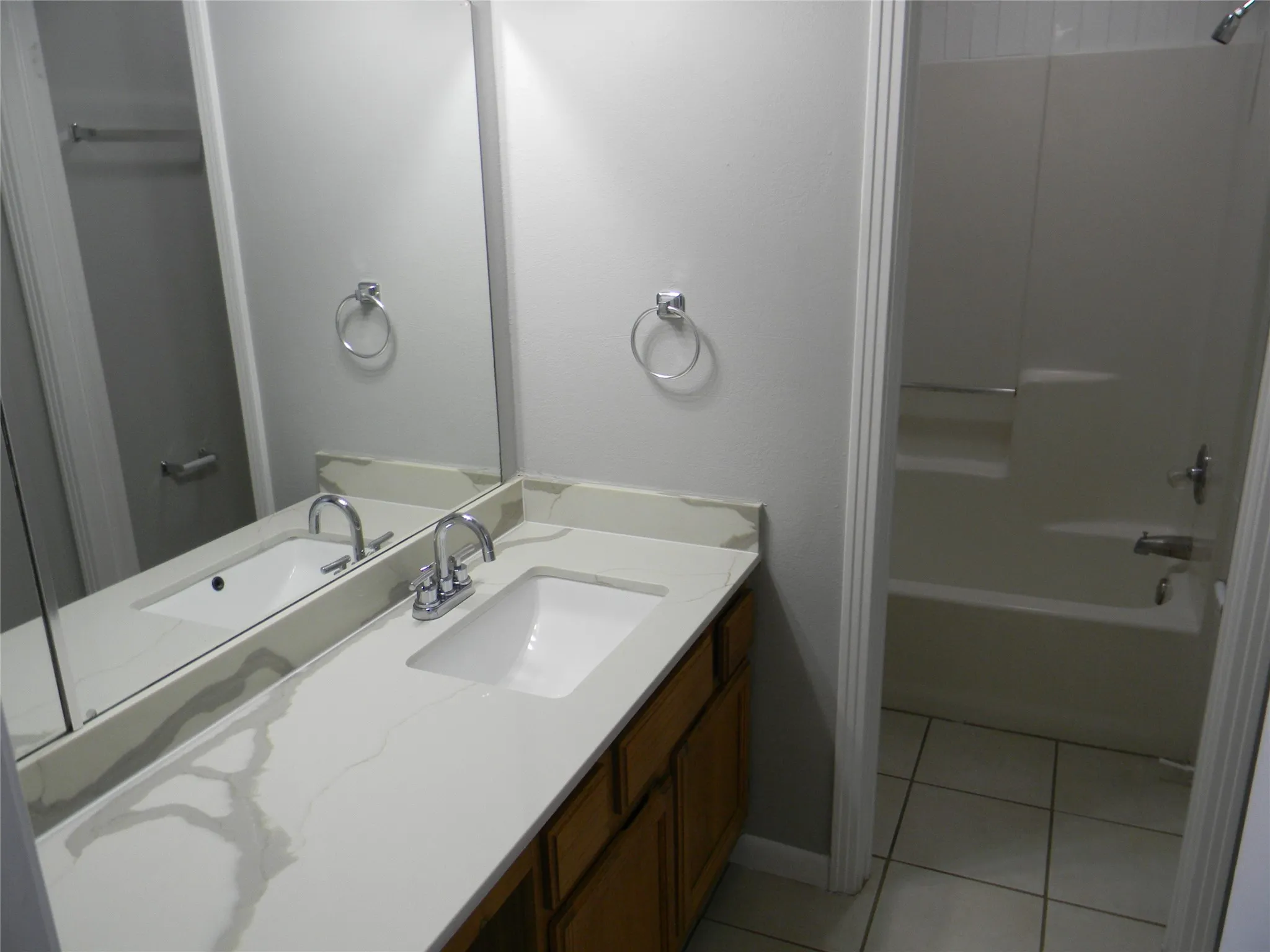 Duplex For Rent in Tarrant County , 6314 MARK Court, North Richland Hills, Texas 76182, 3 Bedroom, 2 Bathroom, 2 Garage spaces, 1,440 Sqft, built in 1986, mls#21354799, Real Estate Agent in North Richland Hills, Homes For Rent in Tarrant county, Homes For Rent in North Richland Hills, Realtor in North Richland Hills Texas, Real Estate Brokerage Independent Realty Texas, Luminita Cordes Realtor