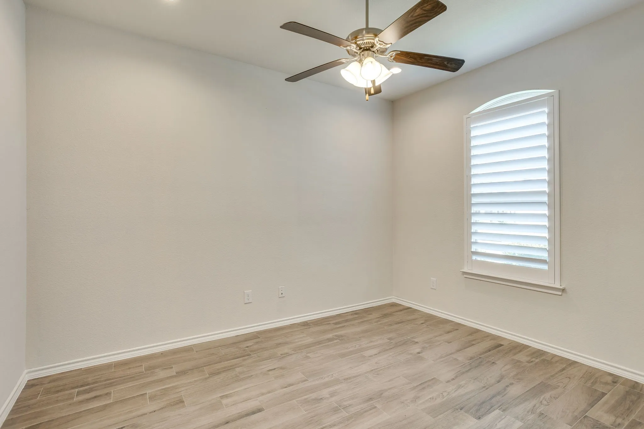 Single Family Residence For Sale in Johnson County , 1533 Grassy Meadows Drive, Burleson, Texas 76058, 4 Bedroom, 2 Bathroom, 2 Garage spaces, 1,870 Sqft, built in 2019, mls#21354797, Real Estate Agent in Burleson, Homes For Sale in Johnson county, Homes For Sale in Burleson, Realtor in Burleson Texas, Real Estate Brokerage Independent Realty Texas, Luminita Cordes Realtor
