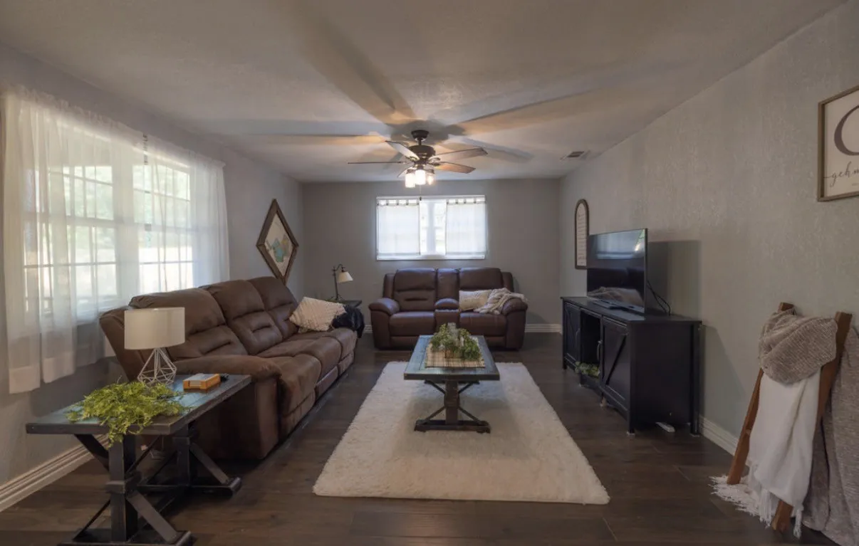 Single Family Residence For Sale in Van Zandt County , 503 Vz County Road 2426, Canton, Texas 75103, 5 Bedroom, 2 Bathroom, Garage spaces, 1,713 Sqft, built in 1980, mls#21354809, Real Estate Agent in Canton, Homes For Sale in Van Zandt county, Homes For Sale in Canton, Realtor in Canton Texas, Real Estate Brokerage Independent Realty Texas, Luminita Cordes Realtor
