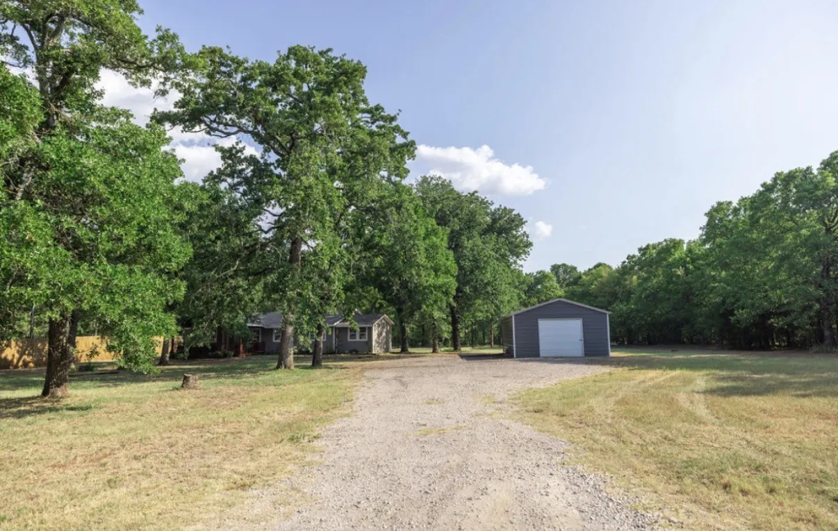 Single Family Residence For Sale in Van Zandt County , 503 Vz County Road 2426, Canton, Texas 75103, 5 Bedroom, 2 Bathroom, Garage spaces, 1,713 Sqft, built in 1980, mls#21354809, Real Estate Agent in Canton, Homes For Sale in Van Zandt county, Homes For Sale in Canton, Realtor in Canton Texas, Real Estate Brokerage Independent Realty Texas, Luminita Cordes Realtor