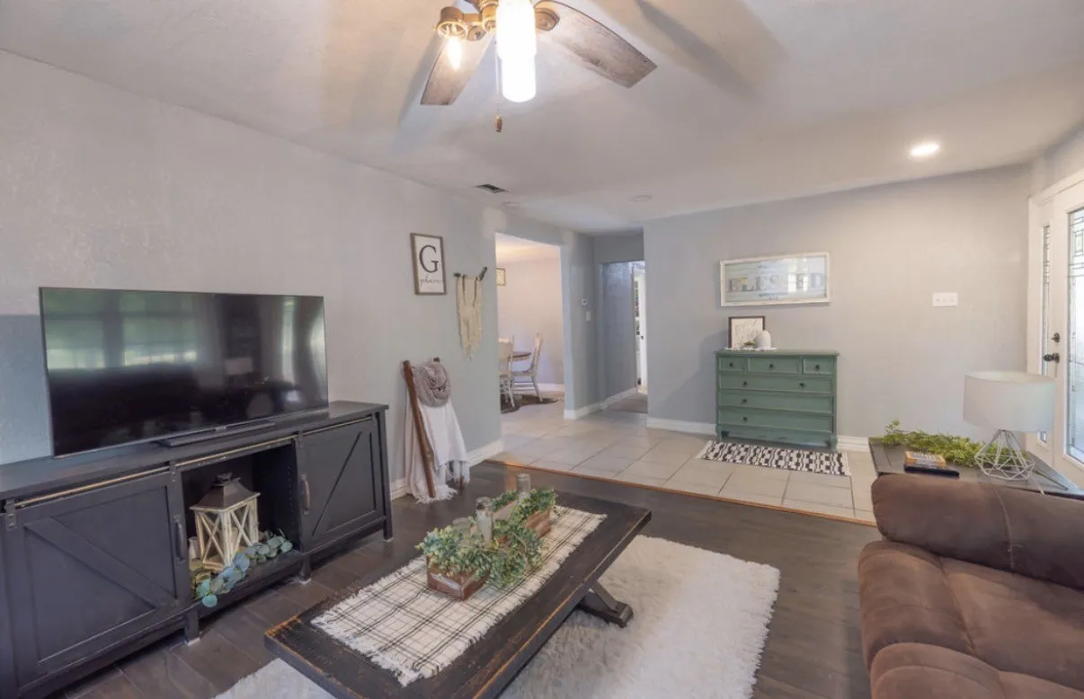 Single Family Residence For Sale in Van Zandt County , 503 Vz County Road 2426, Canton, Texas 75103, 5 Bedroom, 2 Bathroom, Garage spaces, 1,713 Sqft, built in 1980, mls#21354809, Real Estate Agent in Canton, Homes For Sale in Van Zandt county, Homes For Sale in Canton, Realtor in Canton Texas, Real Estate Brokerage Independent Realty Texas, Luminita Cordes Realtor