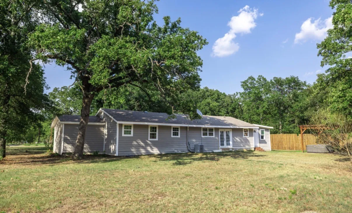 Single Family Residence For Sale in Van Zandt County , 503 Vz County Road 2426, Canton, Texas 75103, 5 Bedroom, 2 Bathroom, Garage spaces, 1,713 Sqft, built in 1980, mls#21354809, Real Estate Agent in Canton, Homes For Sale in Van Zandt county, Homes For Sale in Canton, Realtor in Canton Texas, Real Estate Brokerage Independent Realty Texas, Luminita Cordes Realtor