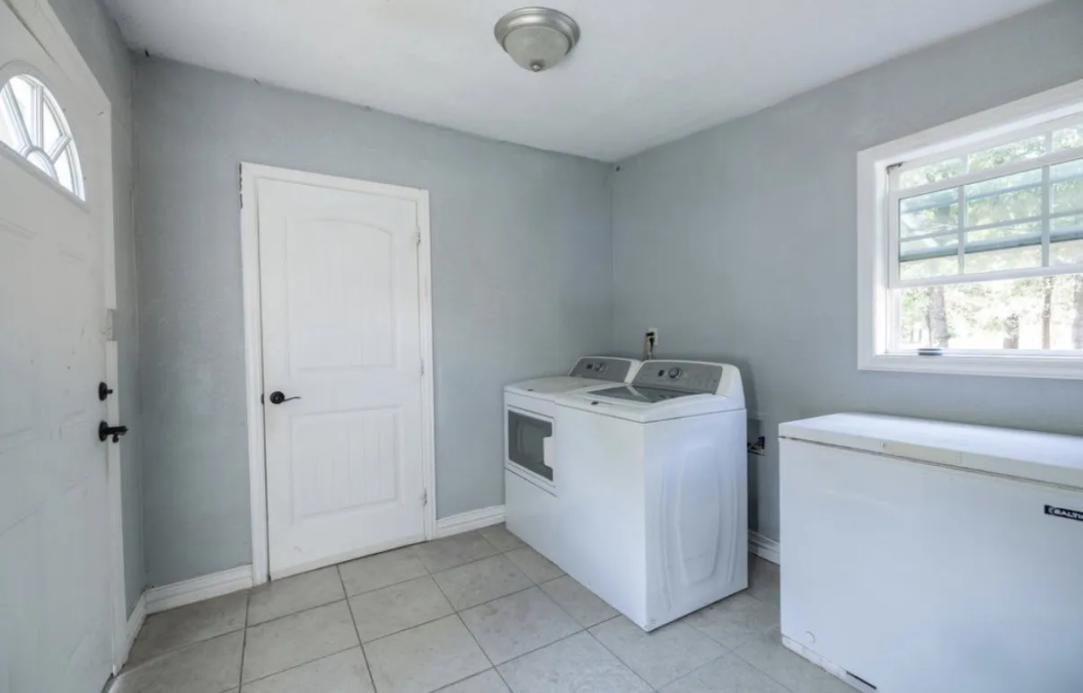 Single Family Residence For Sale in Van Zandt County , 503 Vz County Road 2426, Canton, Texas 75103, 5 Bedroom, 2 Bathroom, Garage spaces, 1,713 Sqft, built in 1980, mls#21354809, Real Estate Agent in Canton, Homes For Sale in Van Zandt county, Homes For Sale in Canton, Realtor in Canton Texas, Real Estate Brokerage Independent Realty Texas, Luminita Cordes Realtor