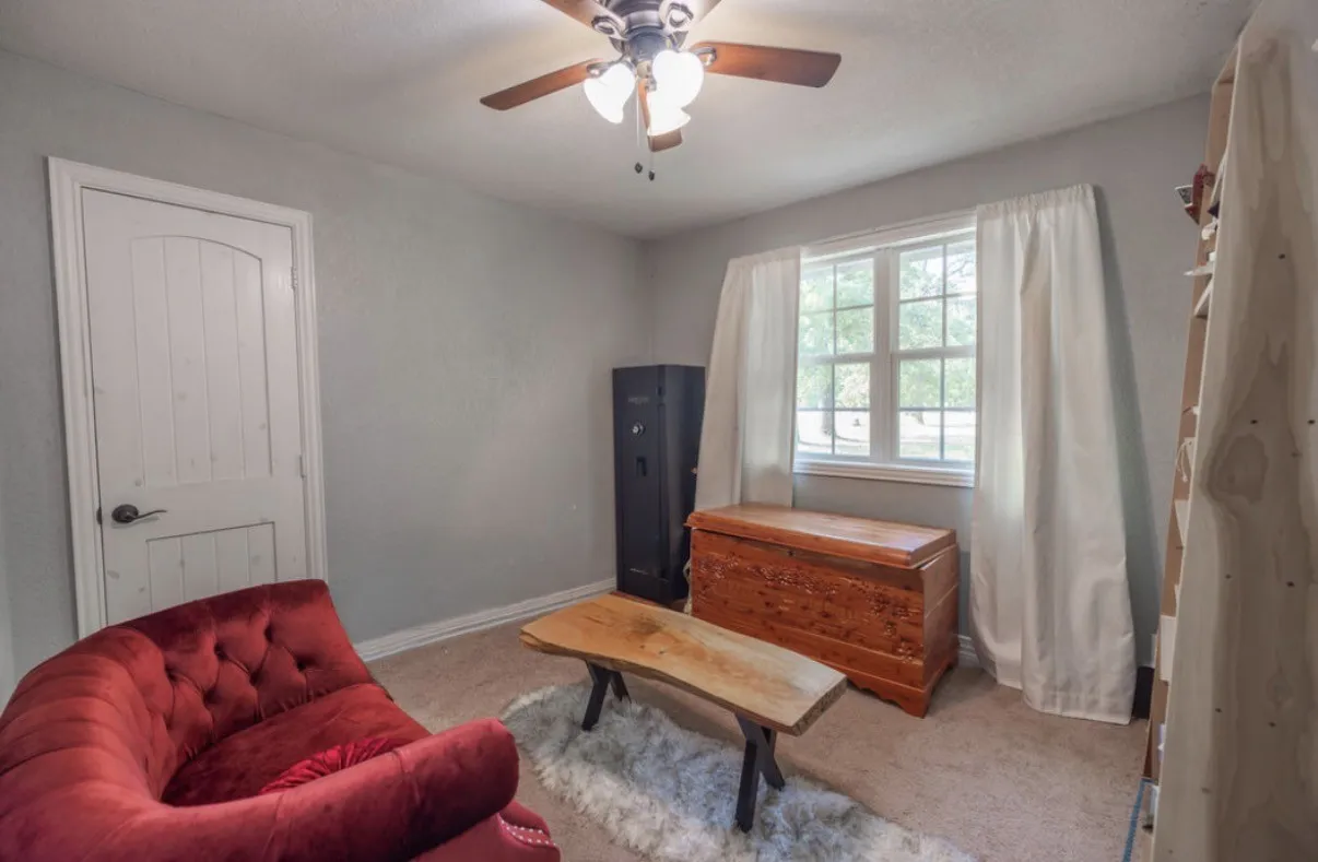 Single Family Residence For Sale in Van Zandt County , 503 Vz County Road 2426, Canton, Texas 75103, 5 Bedroom, 2 Bathroom, Garage spaces, 1,713 Sqft, built in 1980, mls#21354809, Real Estate Agent in Canton, Homes For Sale in Van Zandt county, Homes For Sale in Canton, Realtor in Canton Texas, Real Estate Brokerage Independent Realty Texas, Luminita Cordes Realtor