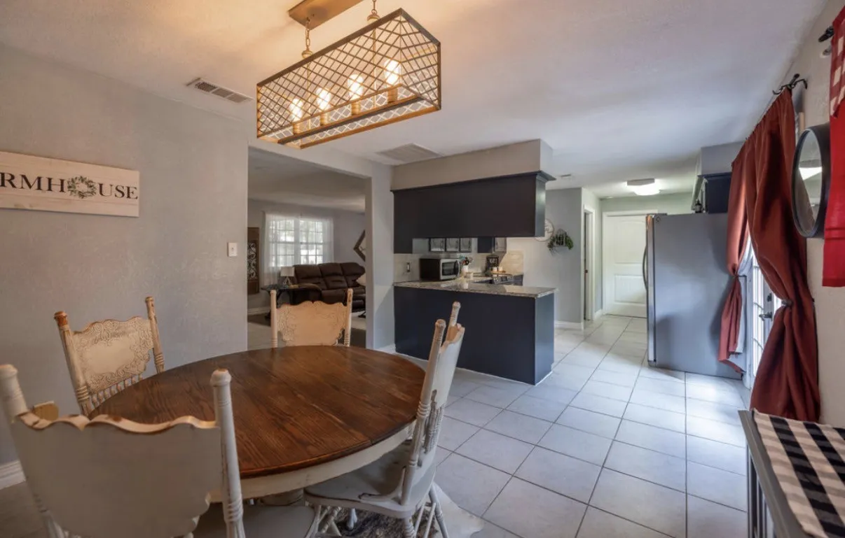 Single Family Residence For Sale in Van Zandt County , 503 Vz County Road 2426, Canton, Texas 75103, 5 Bedroom, 2 Bathroom, Garage spaces, 1,713 Sqft, built in 1980, mls#21354809, Real Estate Agent in Canton, Homes For Sale in Van Zandt county, Homes For Sale in Canton, Realtor in Canton Texas, Real Estate Brokerage Independent Realty Texas, Luminita Cordes Realtor