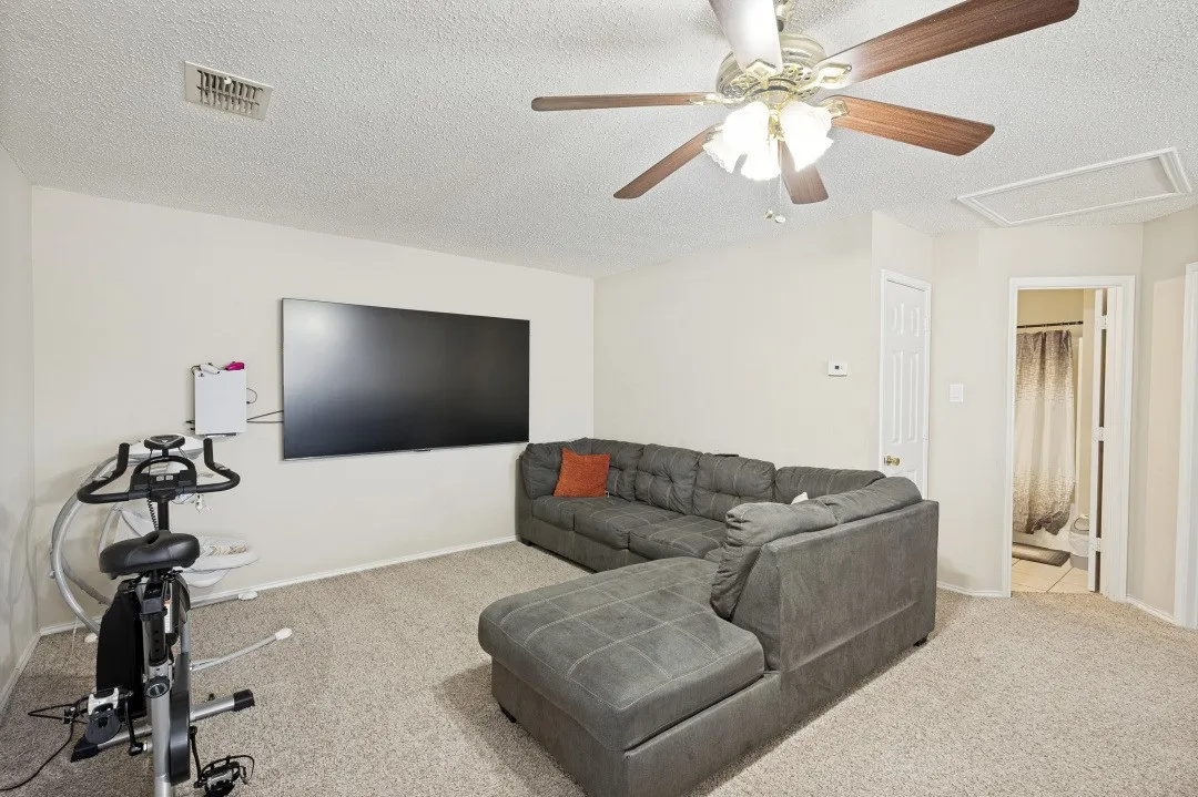 Single Family Residence For Sale in Denton County , 1572 Brookstone Drive, Little Elm, Texas 75068, 4 Bedroom, 3 Bathroom, 2 Garage spaces, 2,359 Sqft, built in 2000, mls#21354486, Real Estate Agent in Little Elm, Homes For Sale in Denton county, Homes For Sale in Little Elm, Realtor in Little Elm Texas, Real Estate Brokerage Independent Realty Texas, Luminita Cordes Realtor