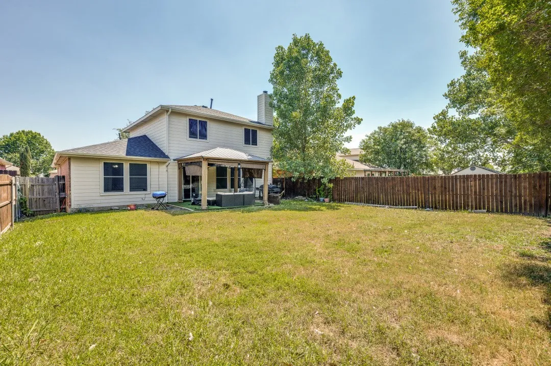 Single Family Residence For Sale in Denton County , 1572 Brookstone Drive, Little Elm, Texas 75068, 4 Bedroom, 3 Bathroom, 2 Garage spaces, 2,359 Sqft, built in 2000, mls#21354486, Real Estate Agent in Little Elm, Homes For Sale in Denton county, Homes For Sale in Little Elm, Realtor in Little Elm Texas, Real Estate Brokerage Independent Realty Texas, Luminita Cordes Realtor