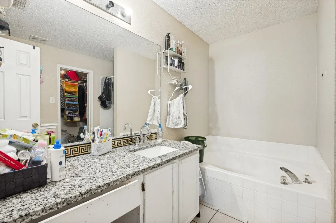 Single Family Residence For Sale in Denton County , 1572 Brookstone Drive, Little Elm, Texas 75068, 4 Bedroom, 3 Bathroom, 2 Garage spaces, 2,359 Sqft, built in 2000, mls#21354486, Real Estate Agent in Little Elm, Homes For Sale in Denton county, Homes For Sale in Little Elm, Realtor in Little Elm Texas, Real Estate Brokerage Independent Realty Texas, Luminita Cordes Realtor