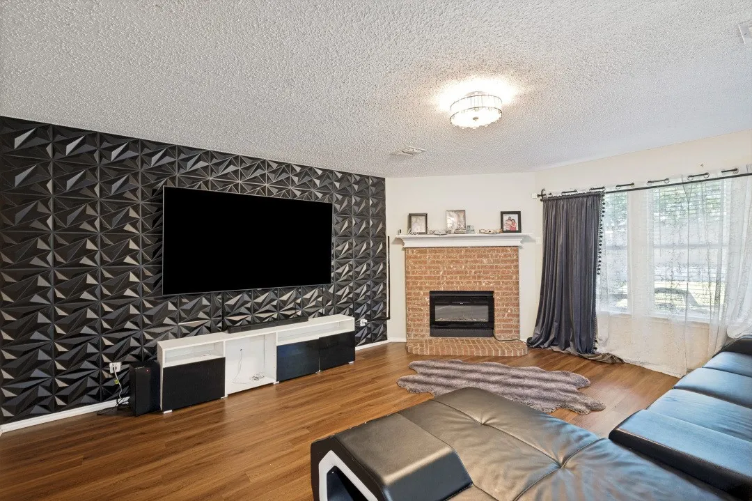 Single Family Residence For Sale in Denton County , 1572 Brookstone Drive, Little Elm, Texas 75068, 4 Bedroom, 3 Bathroom, 2 Garage spaces, 2,359 Sqft, built in 2000, mls#21354486, Real Estate Agent in Little Elm, Homes For Sale in Denton county, Homes For Sale in Little Elm, Realtor in Little Elm Texas, Real Estate Brokerage Independent Realty Texas, Luminita Cordes Realtor