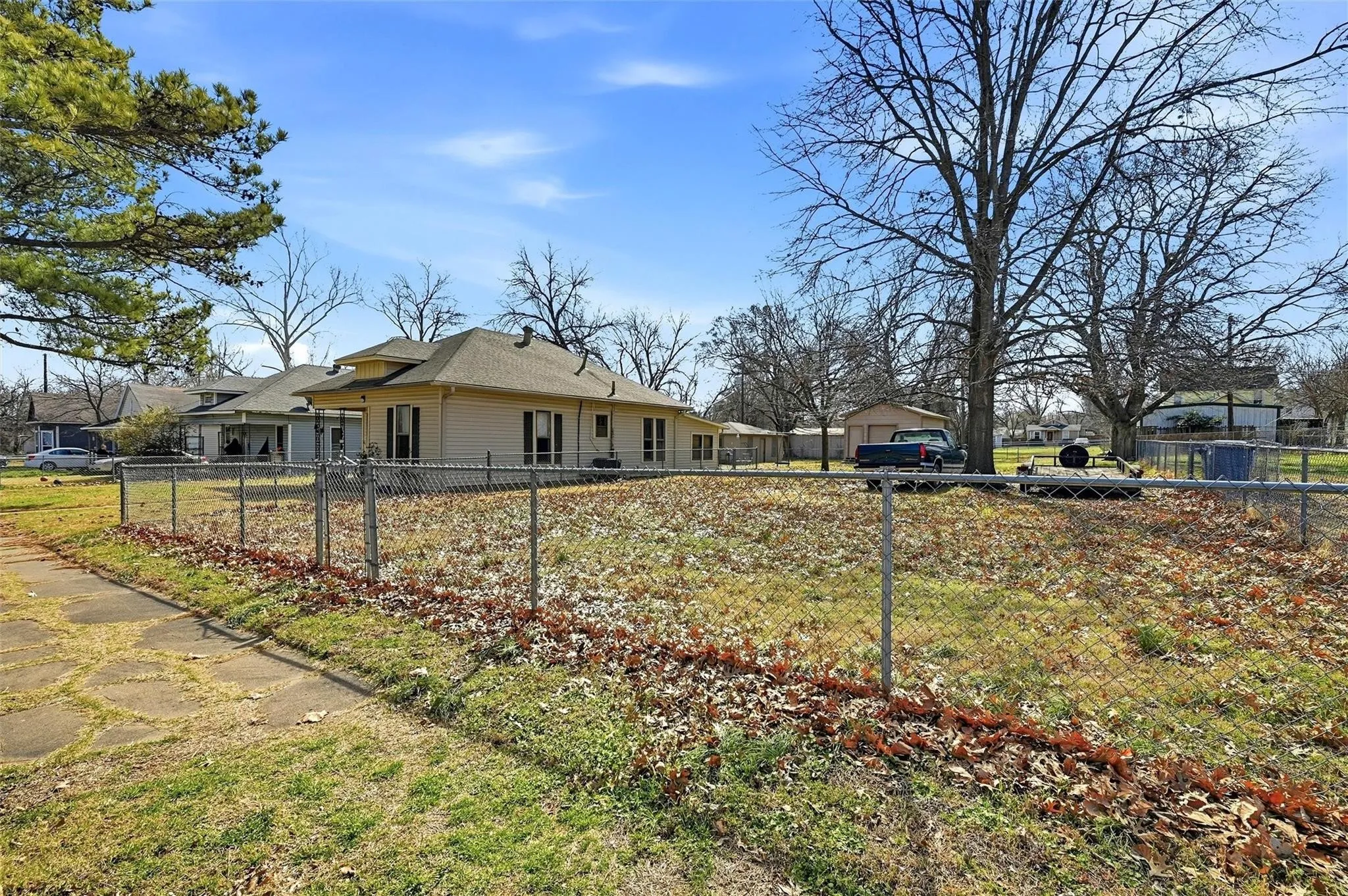 Single Family Residence For Sale in Grayson County , 918 W Morgan Street, Denison, Texas 75020, 3 Bedroom, 1 Bathroom, 2 Garage spaces, 1,092 Sqft, built in 1900, mls#21354567, Real Estate Agent in Denison, Homes For Sale in Grayson county, Homes For Sale in Denison, Realtor in Denison Texas, Real Estate Brokerage Independent Realty Texas, Luminita Cordes Realtor