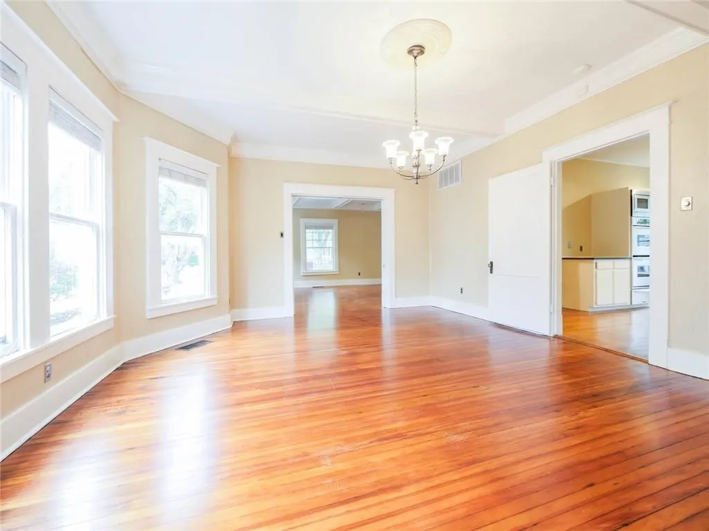 Single Family Residence For Rent in Dallas County , 4616 Swiss Avenue, Dallas, Texas 75204, 2 Bedrooms, 2 Bathrooms, Garage spaces, 1,926 Sqft, built in 1918, Price $2,800, mls#21354815, Real Estate Agent in Dallas, Homes For Rent in Dallas county, Homes For Rent in Dallas, Realtor in Dallas Texas, Real Estate Brokerage Independent Realty Texas, Luminita Cordes Realtor