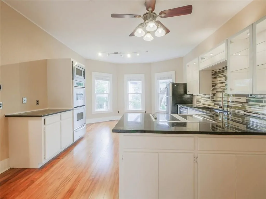 Single Family Residence For Rent in Dallas County , 4616 Swiss Avenue, Dallas, Texas 75204, 2 Bedrooms, 2 Bathrooms, Garage spaces, 1,926 Sqft, built in 1918, Price $2,800, mls#21354815, Real Estate Agent in Dallas, Homes For Rent in Dallas county, Homes For Rent in Dallas, Realtor in Dallas Texas, Real Estate Brokerage Independent Realty Texas, Luminita Cordes Realtor