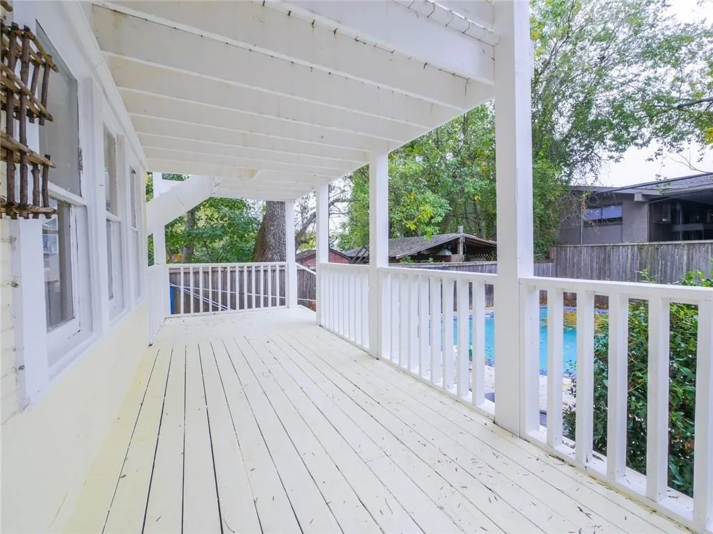 Single Family Residence For Rent in Dallas County , 4616 Swiss Avenue, Dallas, Texas 75204, 2 Bedrooms, 2 Bathrooms, Garage spaces, 1,926 Sqft, built in 1918, Price $2,800, mls#21354815, Real Estate Agent in Dallas, Homes For Rent in Dallas county, Homes For Rent in Dallas, Realtor in Dallas Texas, Real Estate Brokerage Independent Realty Texas, Luminita Cordes Realtor