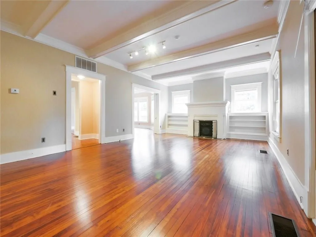 Single Family Residence For Rent in Dallas County , 4616 Swiss Avenue, Dallas, Texas 75204, 2 Bedrooms, 2 Bathrooms, Garage spaces, 1,926 Sqft, built in 1918, Price $2,800, mls#21354815, Real Estate Agent in Dallas, Homes For Rent in Dallas county, Homes For Rent in Dallas, Realtor in Dallas Texas, Real Estate Brokerage Independent Realty Texas, Luminita Cordes Realtor