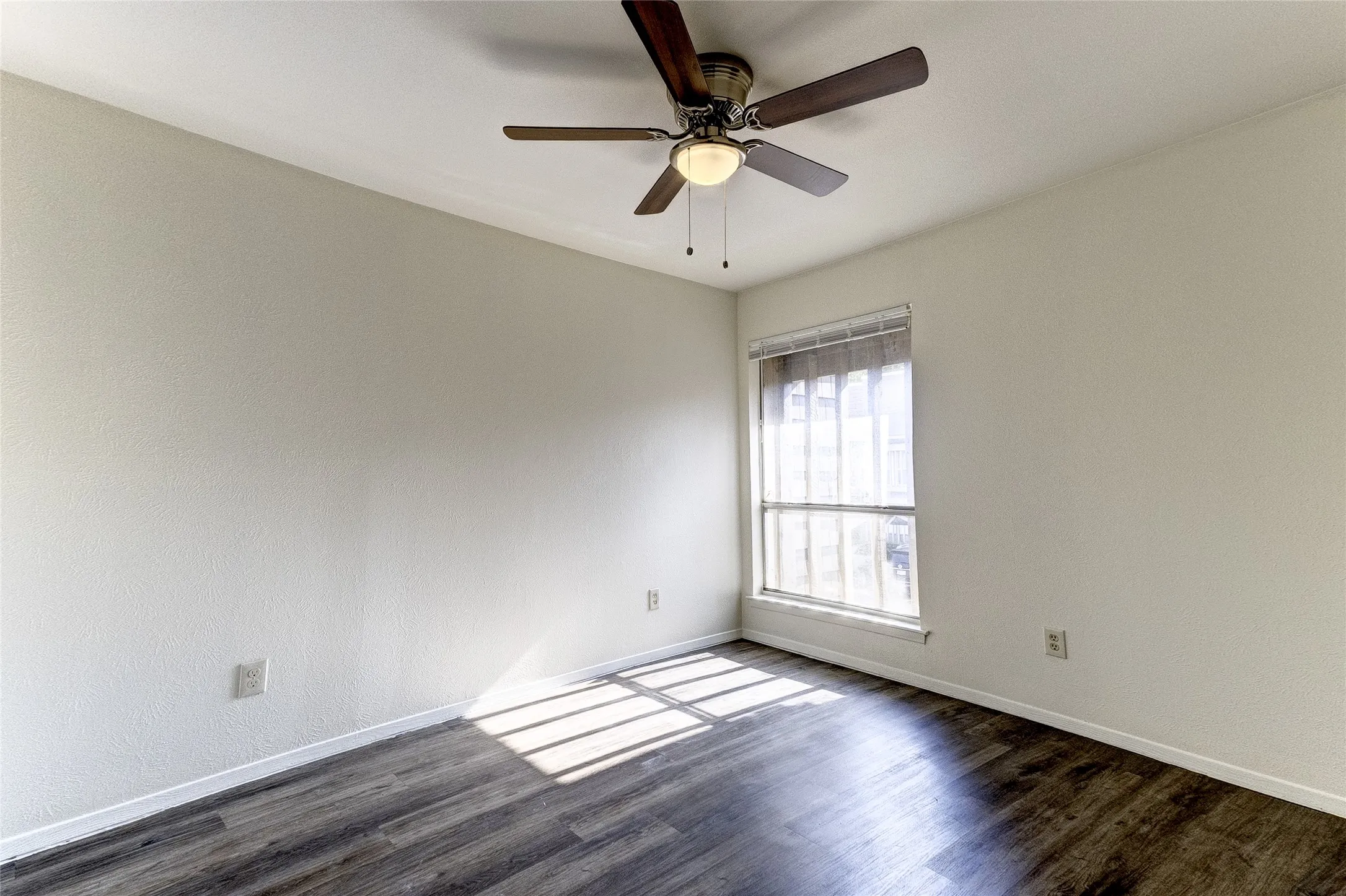 Condominium For Rent in Dallas County , 5150 Amesbury Drive 224, Dallas, Texas 75206, 2 Bedroom, 2 Bathroom, Garage spaces, 1,008 Sqft, built in 1970, mls#21354816, Real Estate Agent in Dallas, Homes For Rent in Dallas county, Homes For Rent in Dallas, Realtor in Dallas Texas, Real Estate Brokerage Independent Realty Texas, Luminita Cordes Realtor