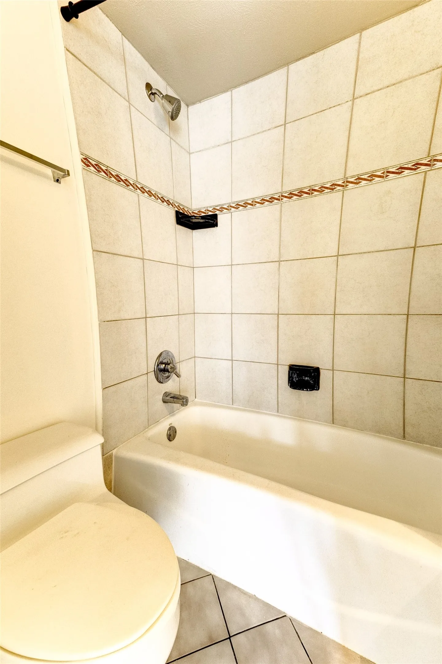 Condominium For Rent in Dallas County , 5150 Amesbury Drive 224, Dallas, Texas 75206, 2 Bedroom, 2 Bathroom, Garage spaces, 1,008 Sqft, built in 1970, mls#21354816, Real Estate Agent in Dallas, Homes For Rent in Dallas county, Homes For Rent in Dallas, Realtor in Dallas Texas, Real Estate Brokerage Independent Realty Texas, Luminita Cordes Realtor