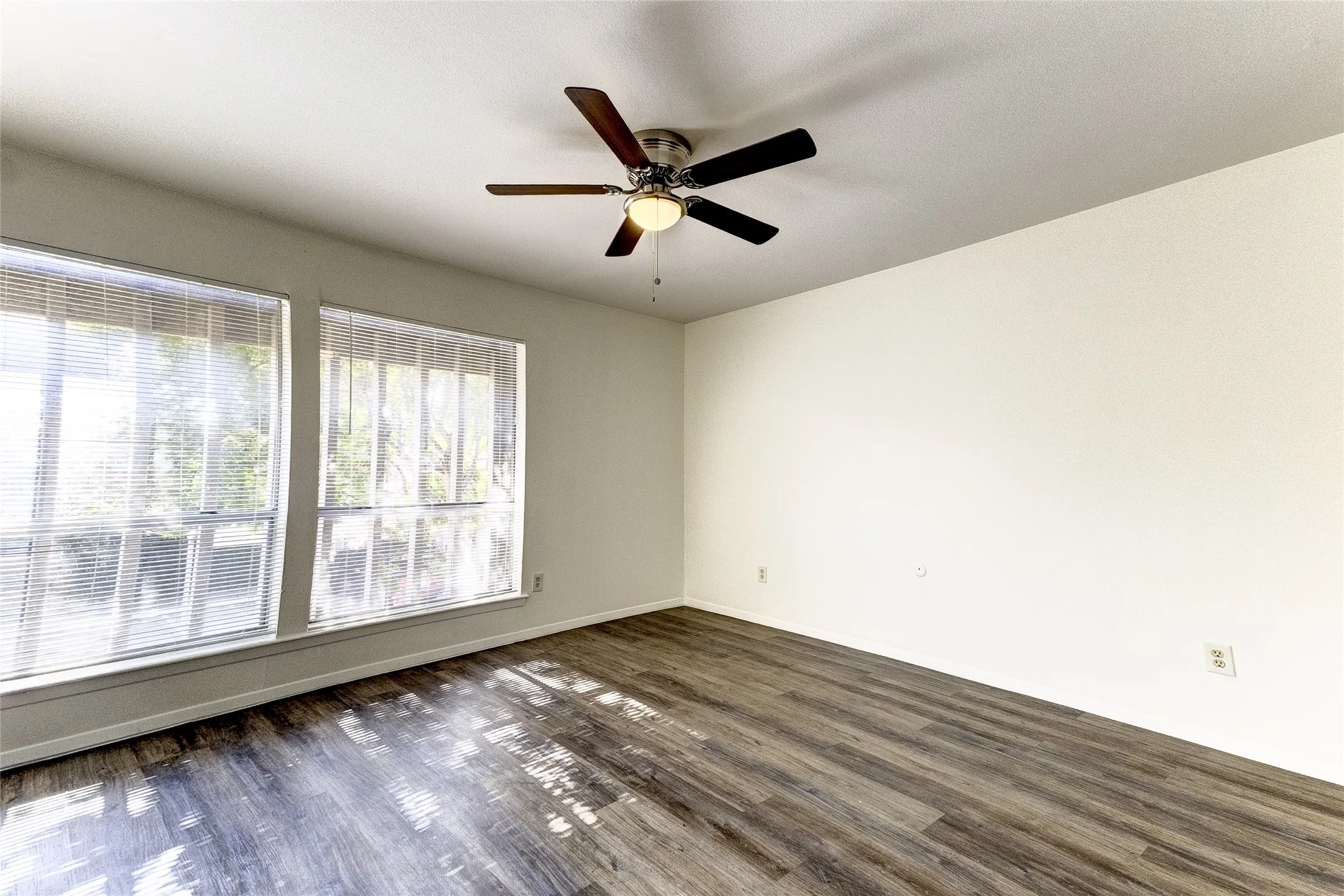 Condominium For Rent in Dallas County , 5150 Amesbury Drive 224, Dallas, Texas 75206, 2 Bedroom, 2 Bathroom, Garage spaces, 1,008 Sqft, built in 1970, mls#21354816, Real Estate Agent in Dallas, Homes For Rent in Dallas county, Homes For Rent in Dallas, Realtor in Dallas Texas, Real Estate Brokerage Independent Realty Texas, Luminita Cordes Realtor