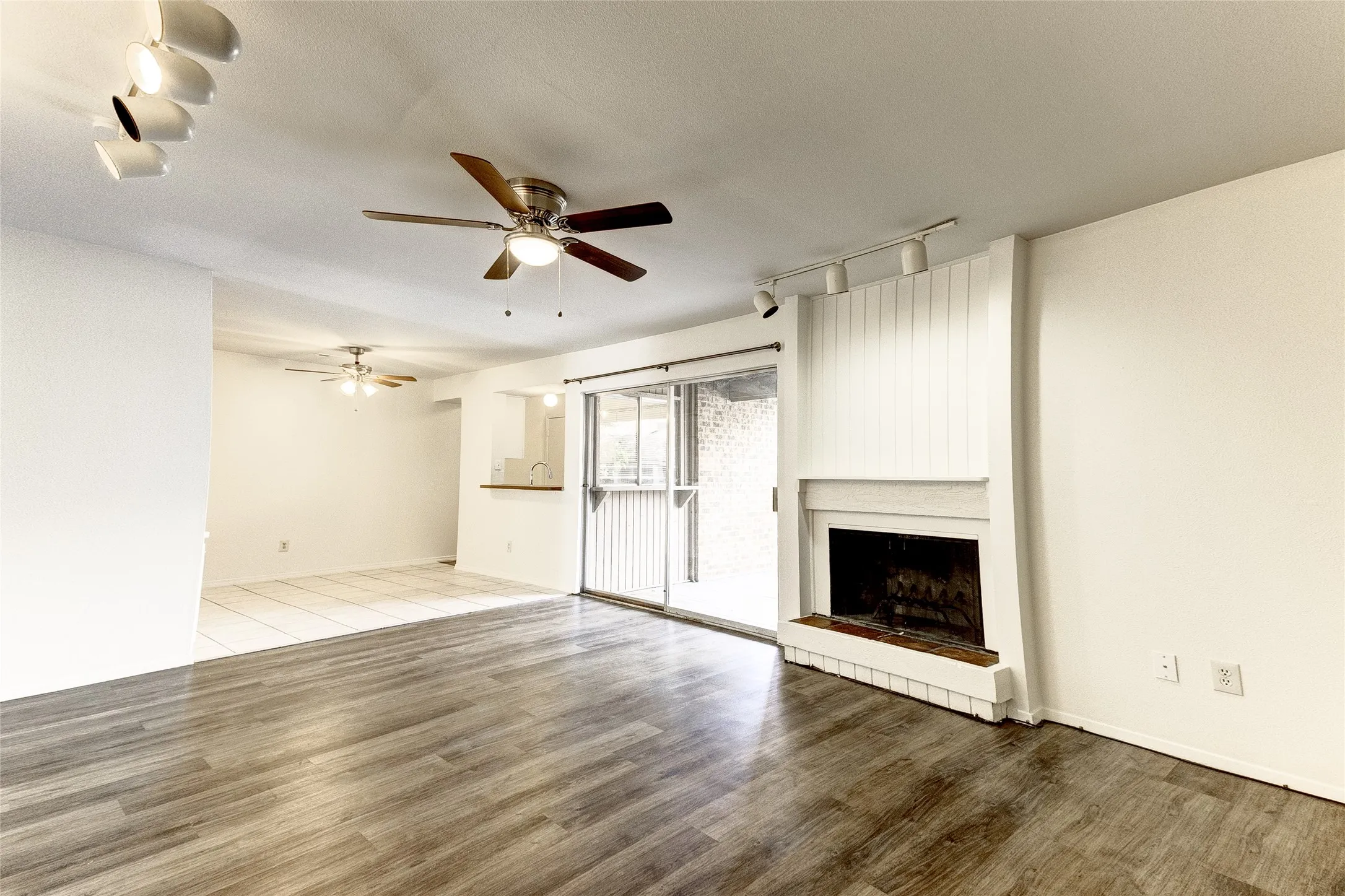 Condominium For Rent in Dallas County , 5150 Amesbury Drive 224, Dallas, Texas 75206, 2 Bedroom, 2 Bathroom, Garage spaces, 1,008 Sqft, built in 1970, mls#21354816, Real Estate Agent in Dallas, Homes For Rent in Dallas county, Homes For Rent in Dallas, Realtor in Dallas Texas, Real Estate Brokerage Independent Realty Texas, Luminita Cordes Realtor
